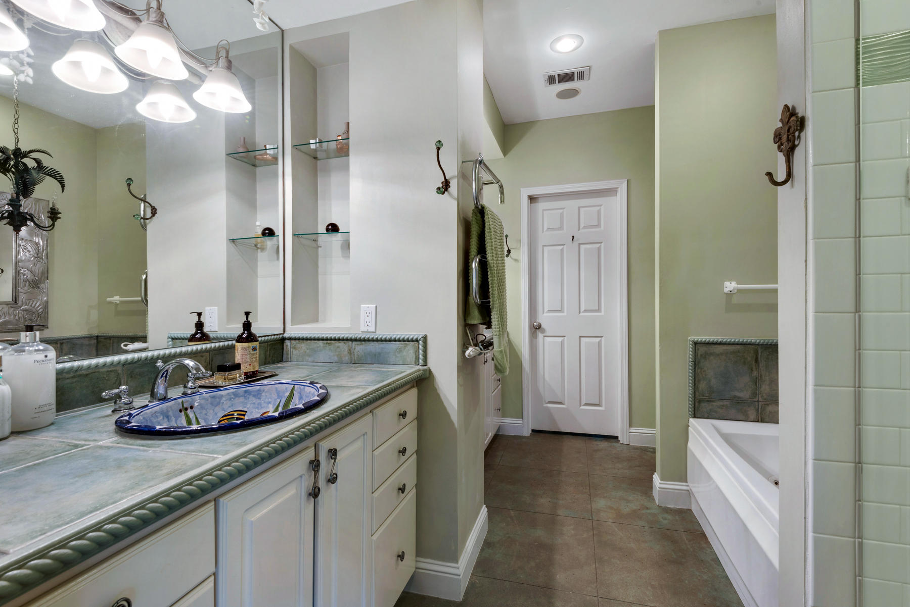 EASTERN LAKE S/D - Residential