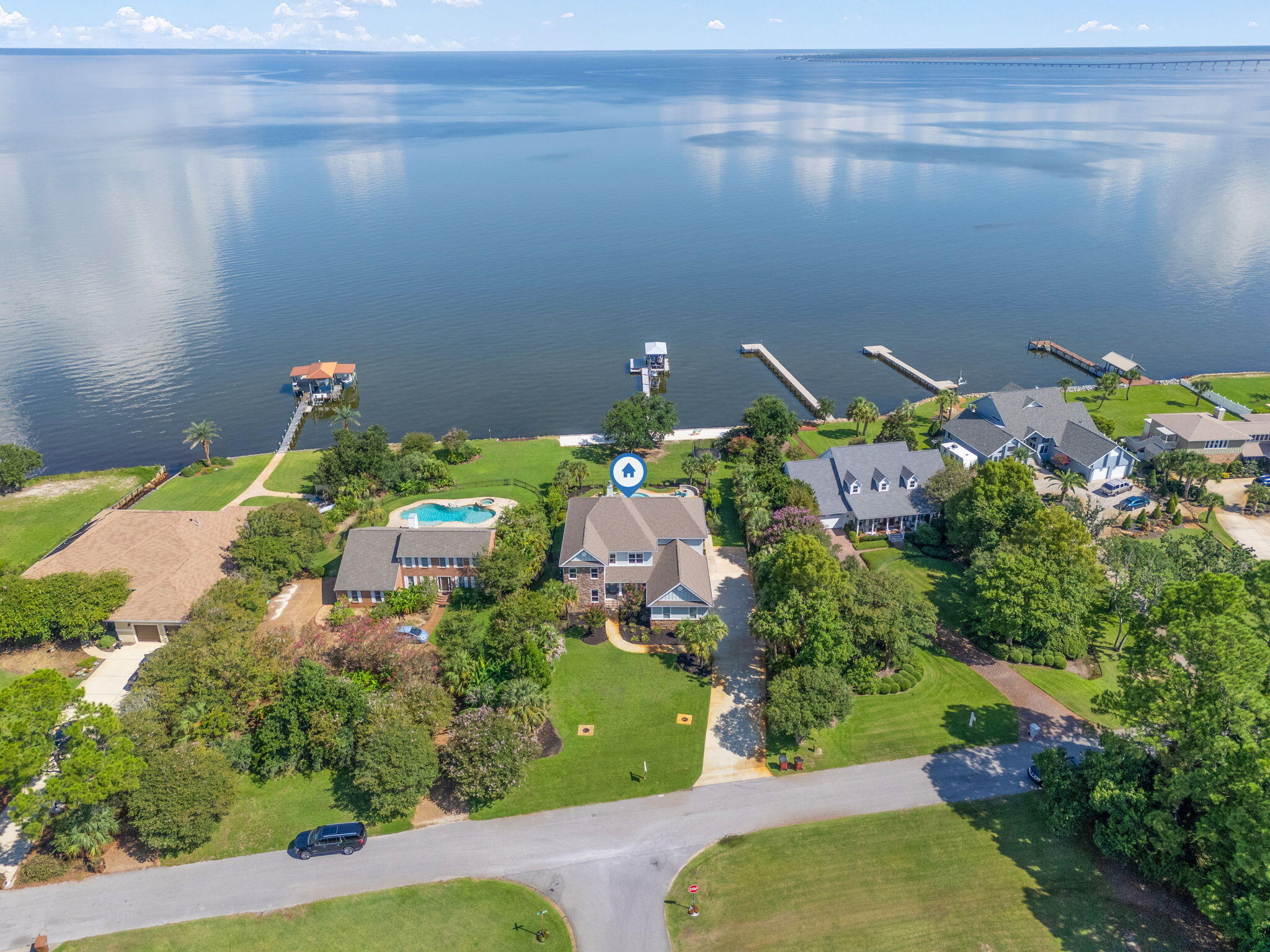 WHISPER BAY - Residential