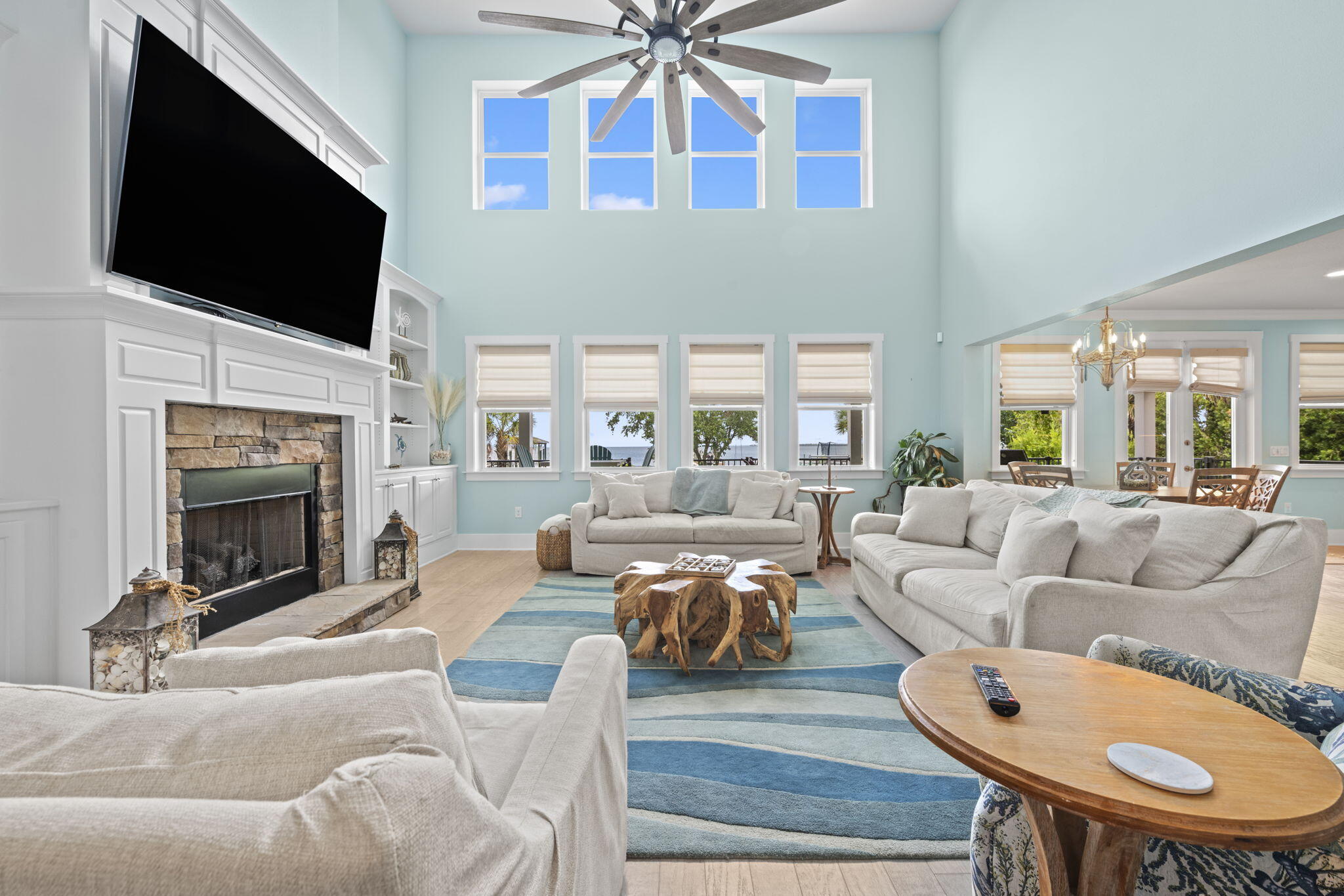 WHISPER BAY - Residential