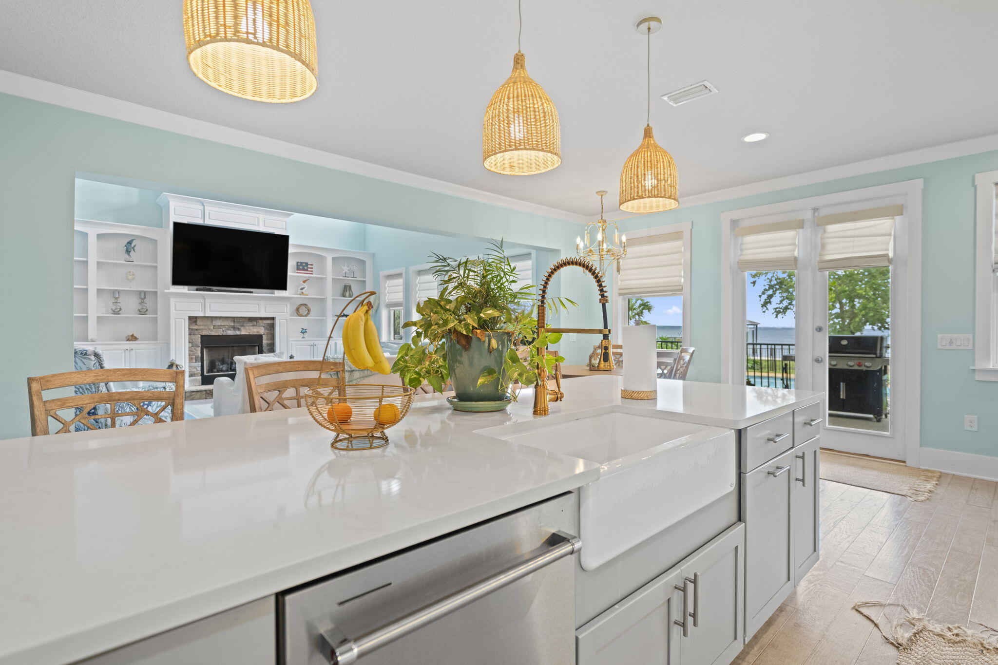 WHISPER BAY - Residential