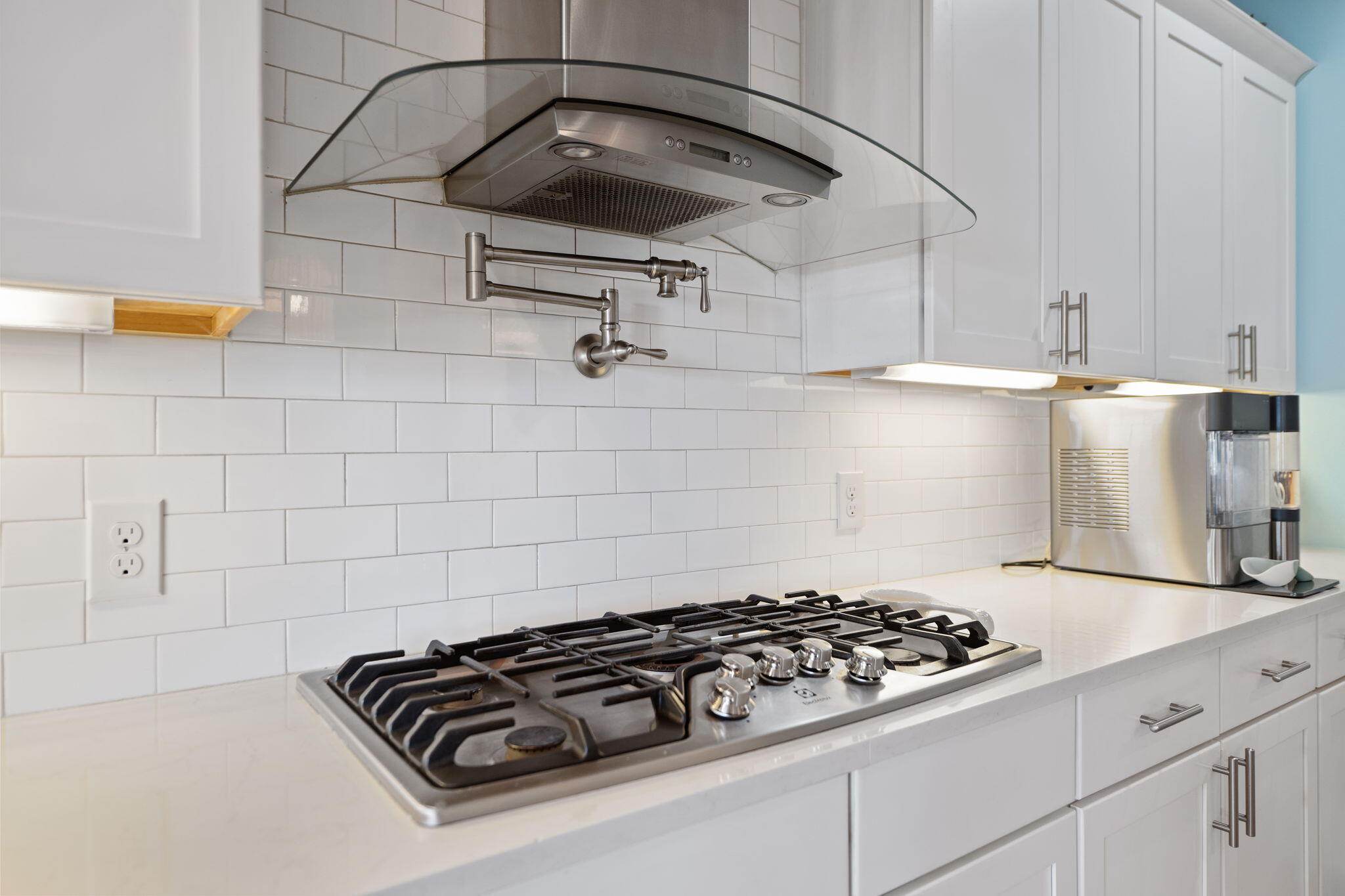 WHISPER BAY - Residential