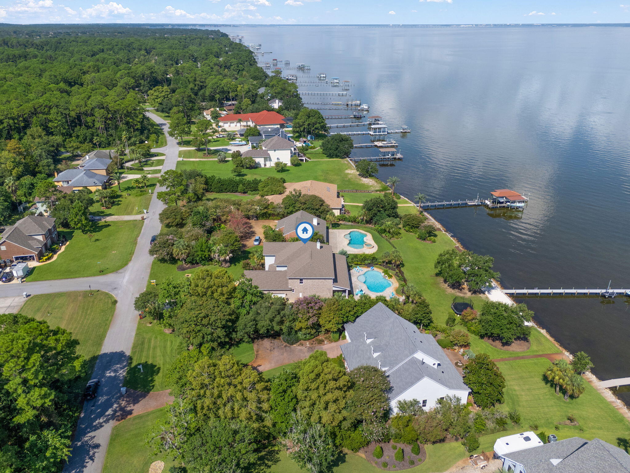 WHISPER BAY - Residential