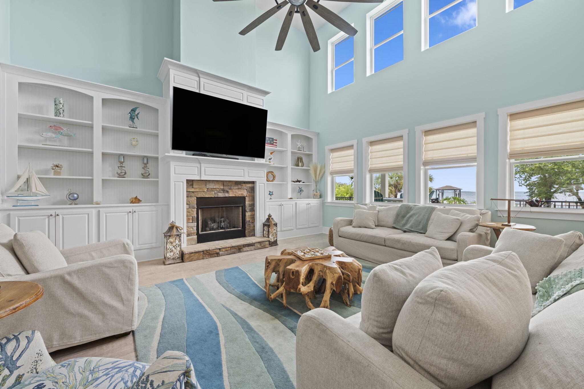 WHISPER BAY - Residential