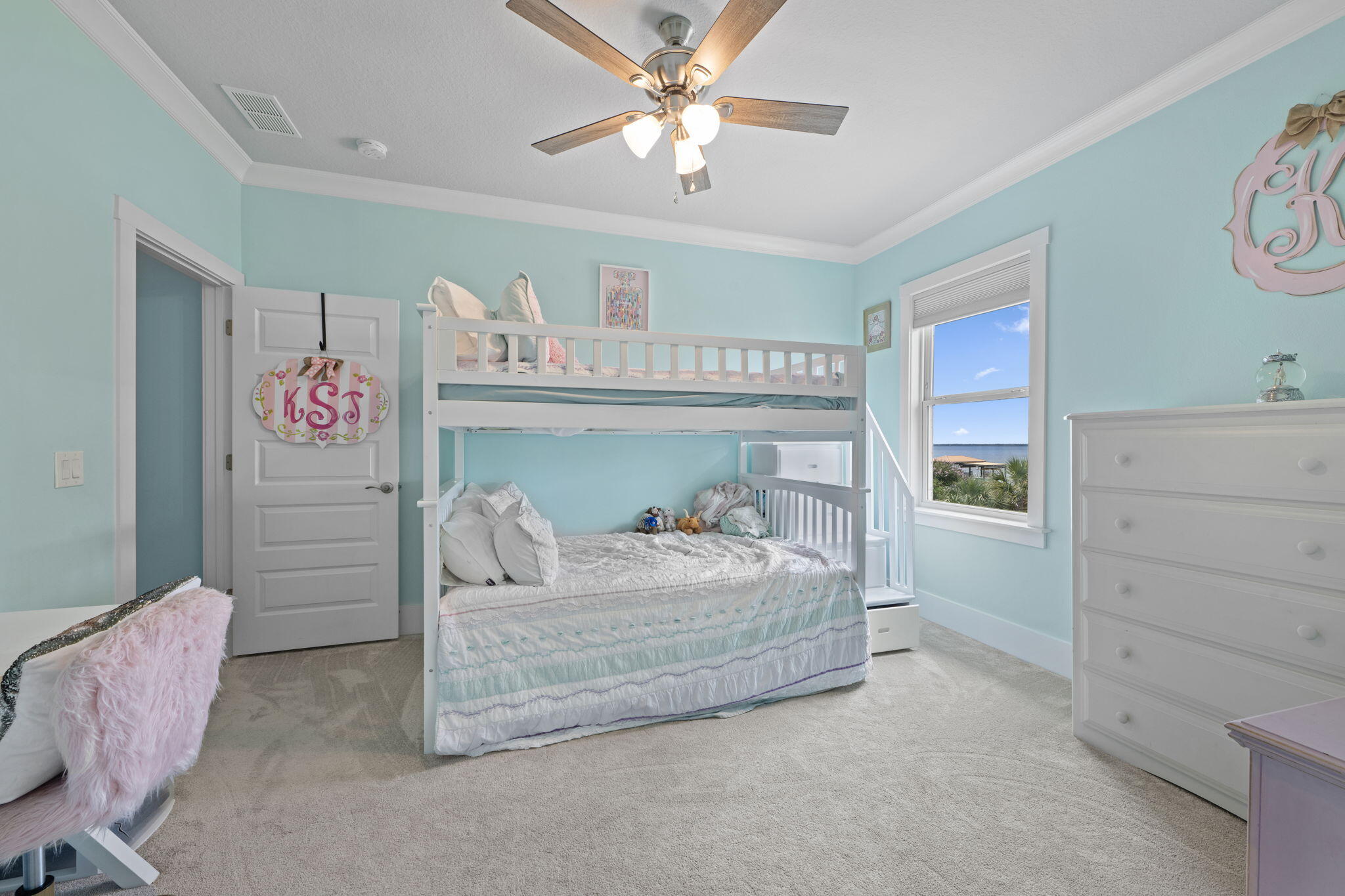 WHISPER BAY - Residential