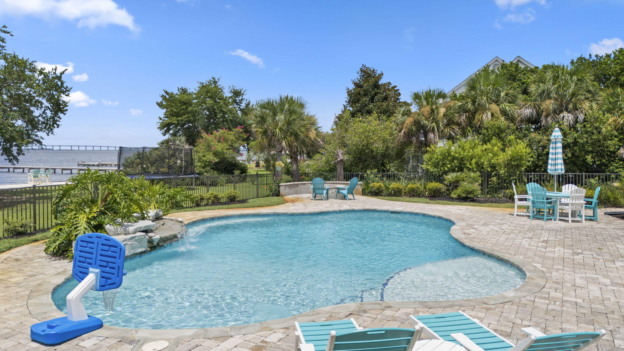 WHISPER BAY - Residential