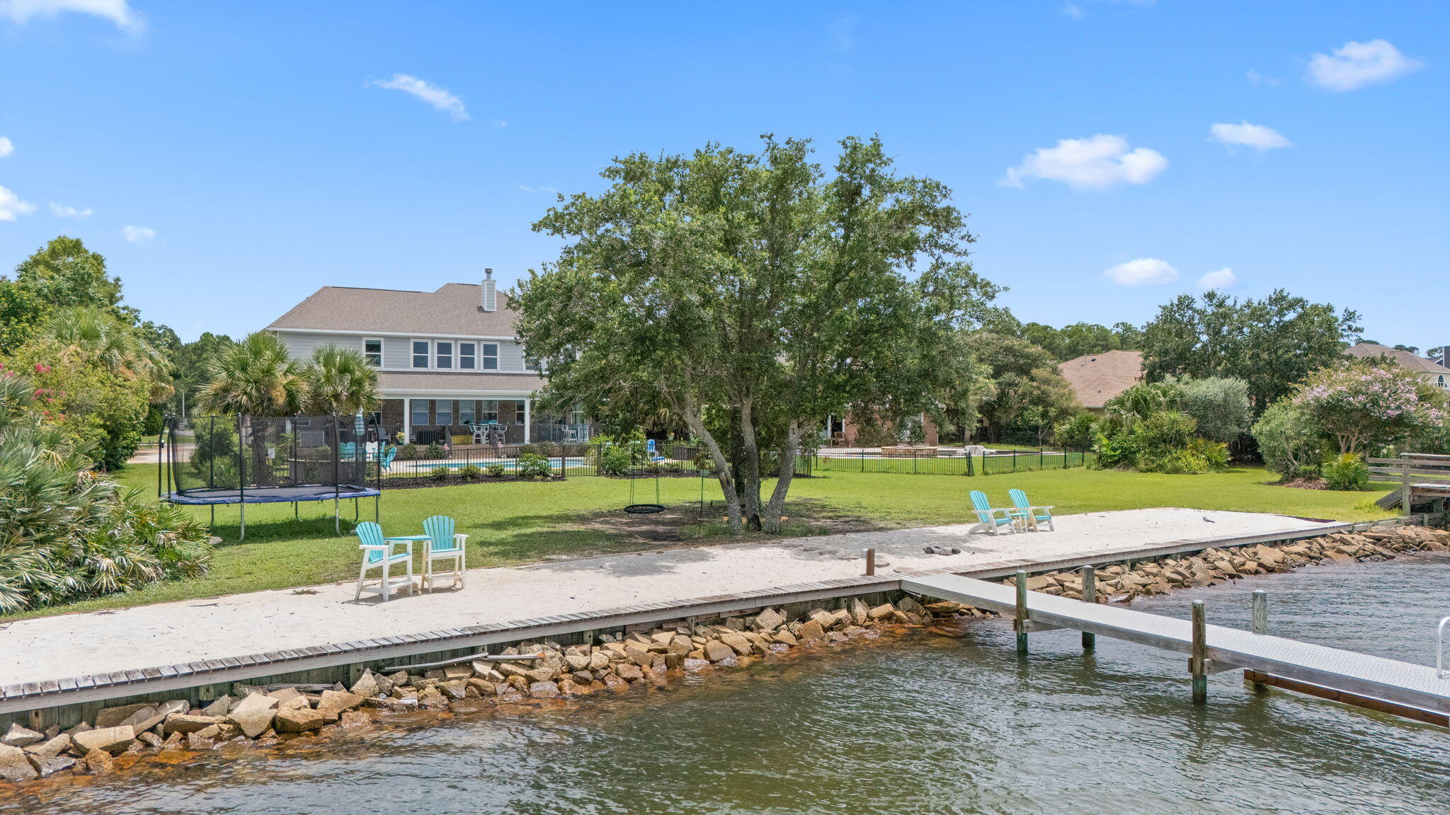 WHISPER BAY - Residential