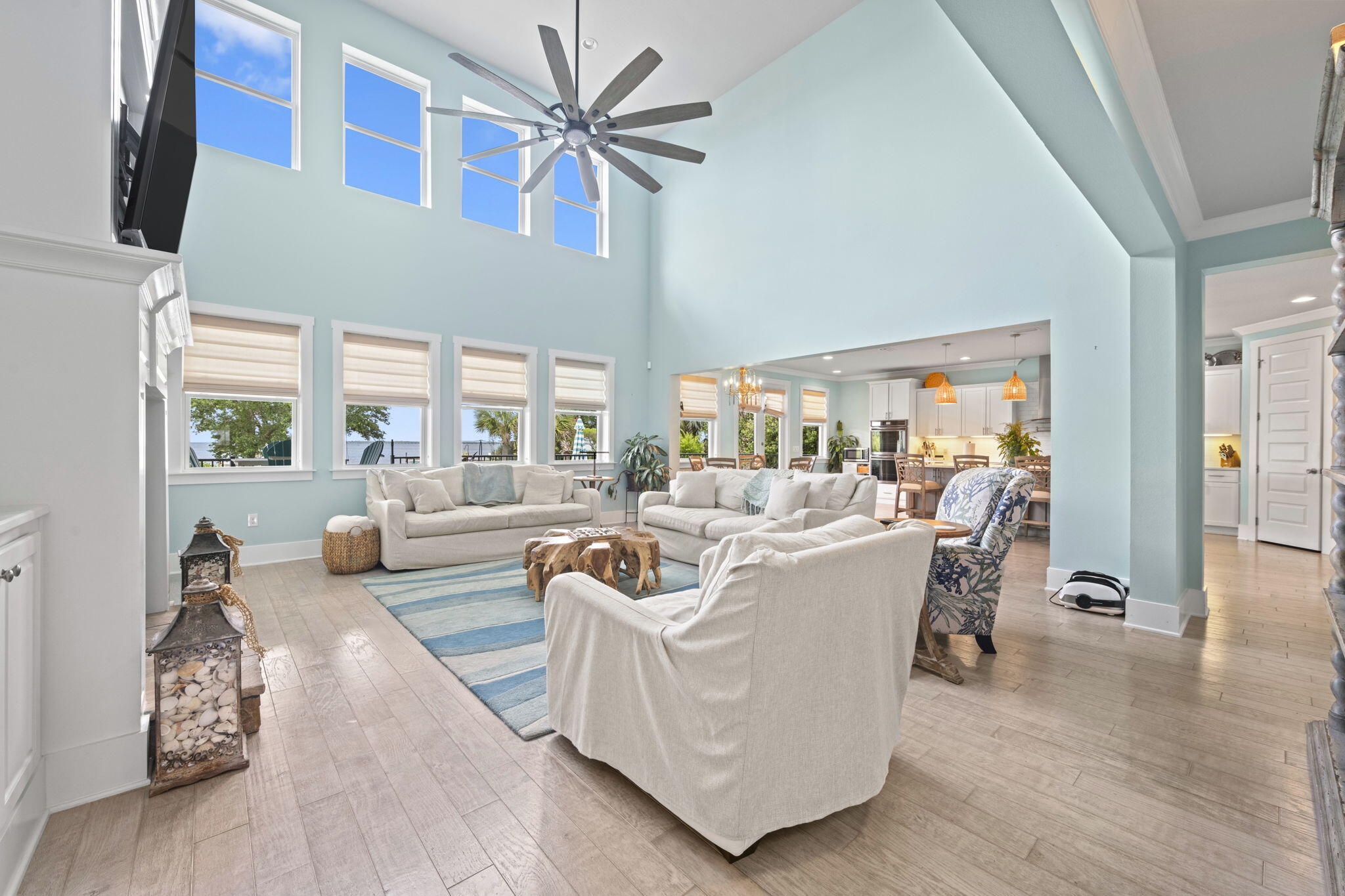 WHISPER BAY - Residential