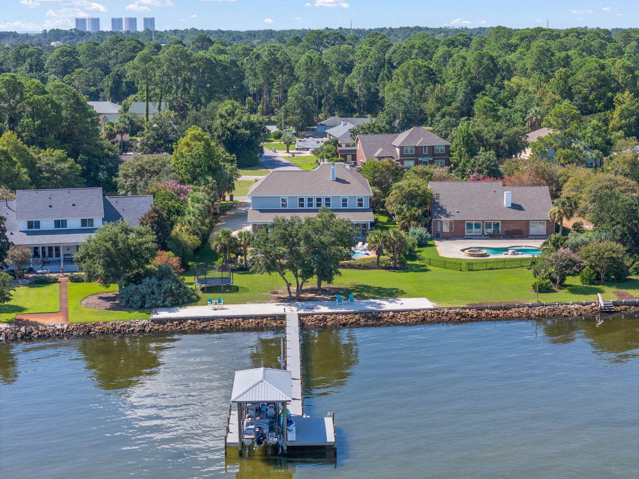WHISPER BAY - Residential