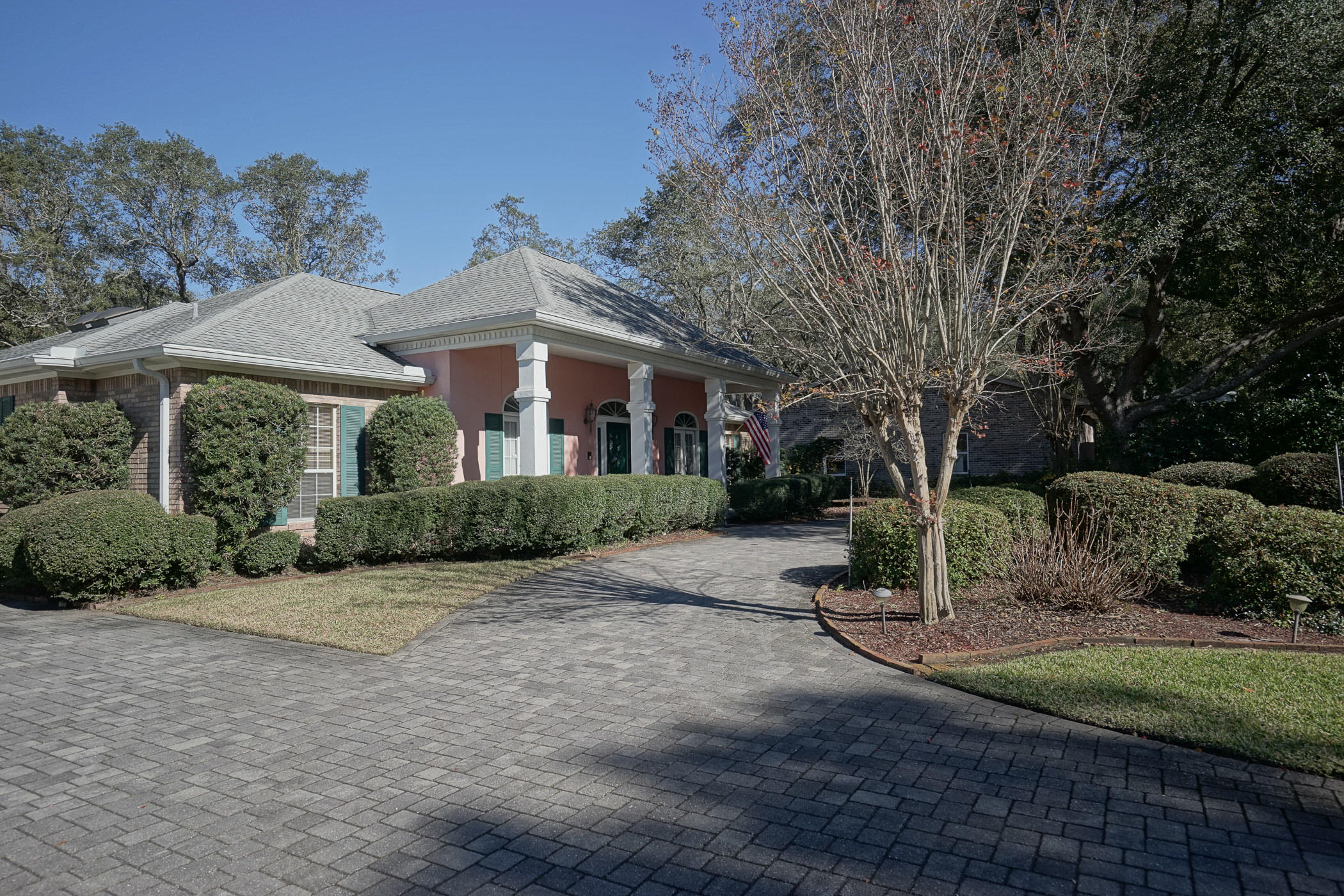 BAYOU POQUITO - Residential