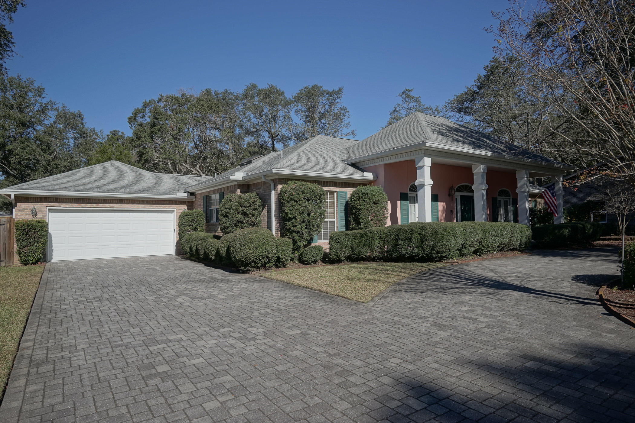 BAYOU POQUITO - Residential