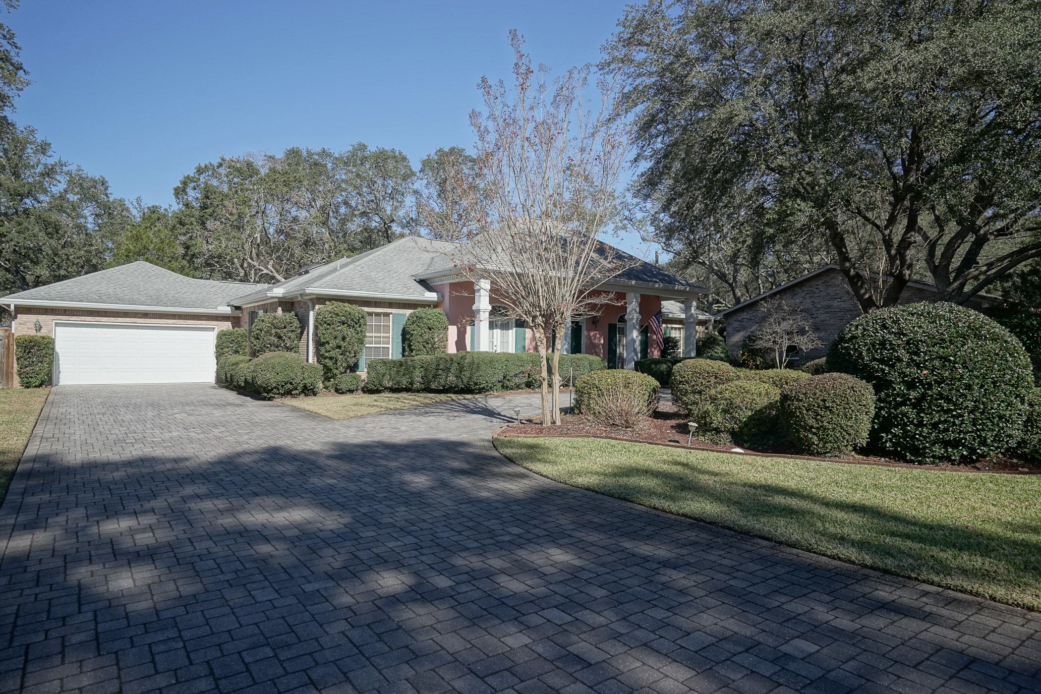 BAYOU POQUITO - Residential