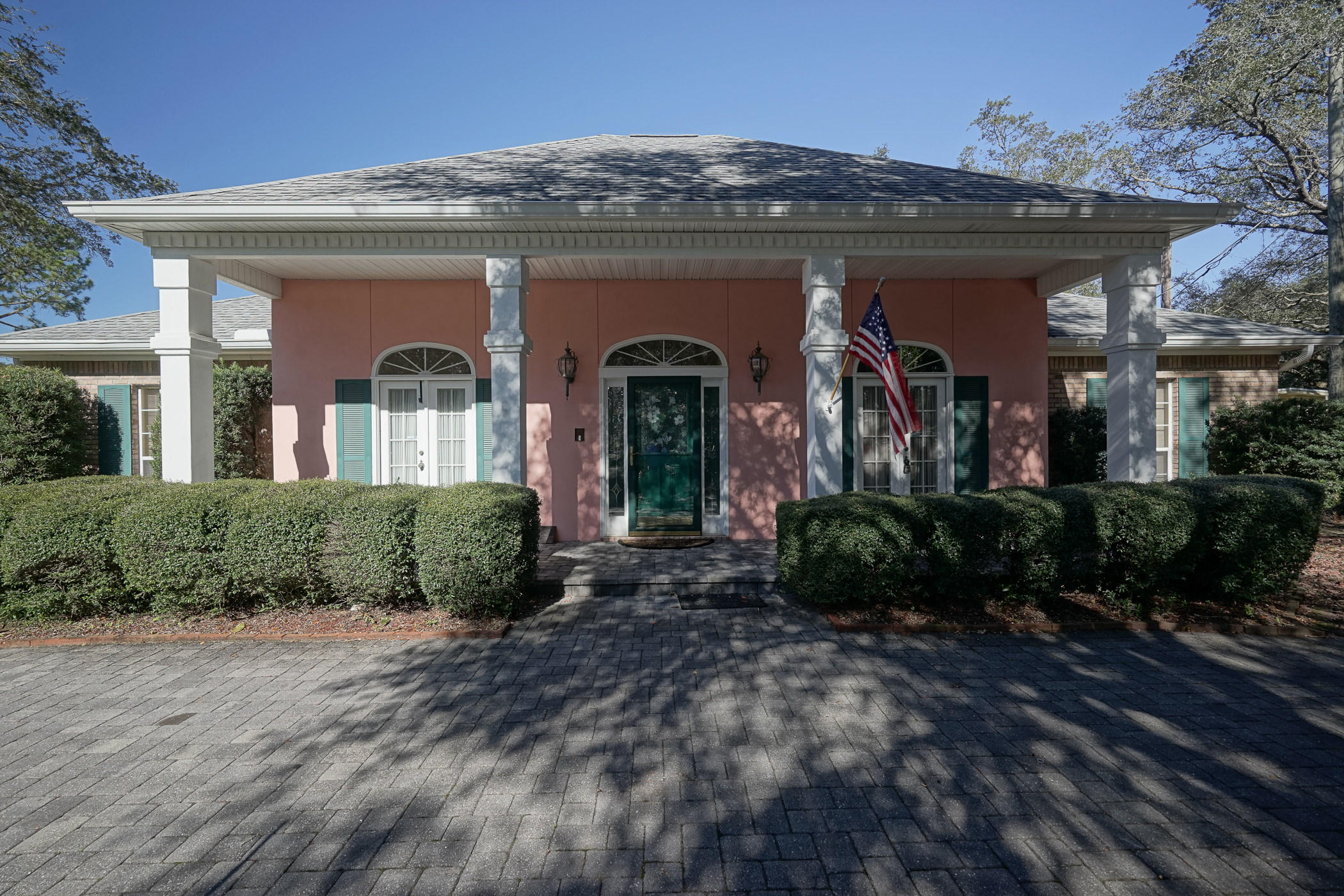 BAYOU POQUITO - Residential