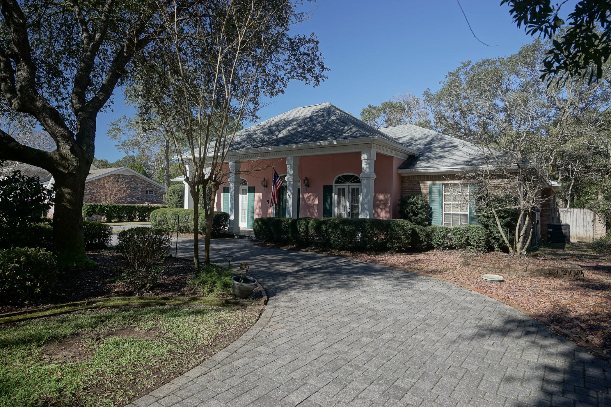 BAYOU POQUITO - Residential