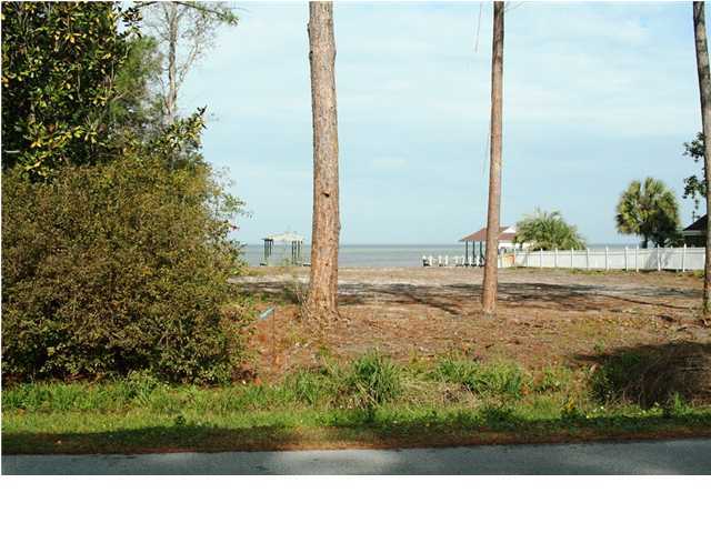 HOLIDAY SHORES ESTATES - Land