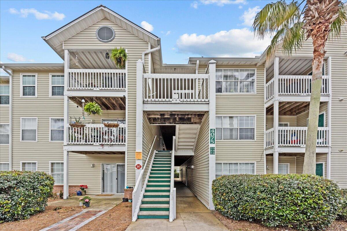 Welcome to this beautiful 2-bedroom, 2-bath condo in the heart of Destin! Offering 1,013 square feet of thoughtfully designed living space, this second-floor unit features a bright, open layout perfect for comfortable living or an investment opportunity. Located just minutes from the stunning emerald coast waters, this VA-approved property offers a convenient and low-maintenance coastal lifestyle.Buyer incentives include a $1,500 credit toward closing costs, a 13-month home warranty for peace of mind, and the option to work with the preferred lender for a rate buy-down or additional closing cost assistance. Don't miss the chance to own this incredible property in one of Destin's most desirable locations! Call Clarissa for any questions 719-440-2657 What makes this condo a rare find is the peaceful setting, with windows that overlook lush greenery, offering privacy and a refreshing view away from the parking lot. The spacious primary bedroom features a large walk-in closet, while the second bedroom boasts ample closet space.
Community amenities include a pool, clubhouse, and gym, providing plenty of opportunities for relaxation and fitness. Best of all, you're just minutes from the beach, with shops and, restaurants! It is an unbeatable location for convenience and enjoyment.
This condo offers incredible value and an unparalleled location - an opportunity you won't want to miss!