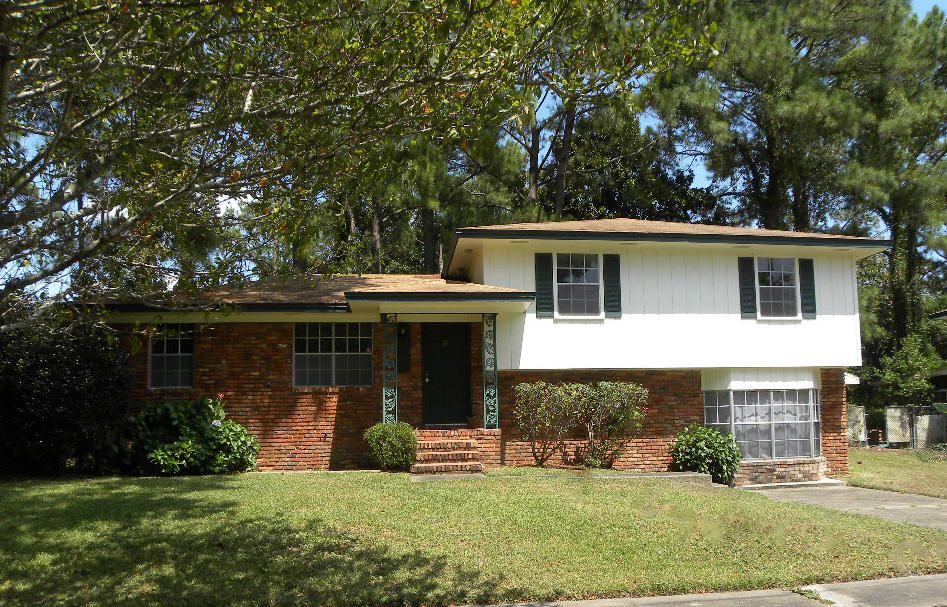 WELL-MAINTAINED FAMILY HOME SITUATED ON A LARGE LOT WITH MATURE TREES AND SIDEWALK LINED STREETS IN THE HEART OF FORT WALTON BEACH! Spacious living room freshly painted throughout. Large dining area that opens into the kitchen with windows overlooking the backyard. Kitchen has lots of cabinets and counter space, pantry and tile flooring throughout. Large family room with a brick gas fireplace and hearth, tile flooring, great area for a game table and chairs. Large laundry room with additional storage space. Master bedroom has its own private bath with shower. Two large additional bedrooms and a hall bath that complete this home. Backyard has a large open patio perfect for relaxing and cookouts this summer. Large storage building in the backyard and room to park a RV or boat.
