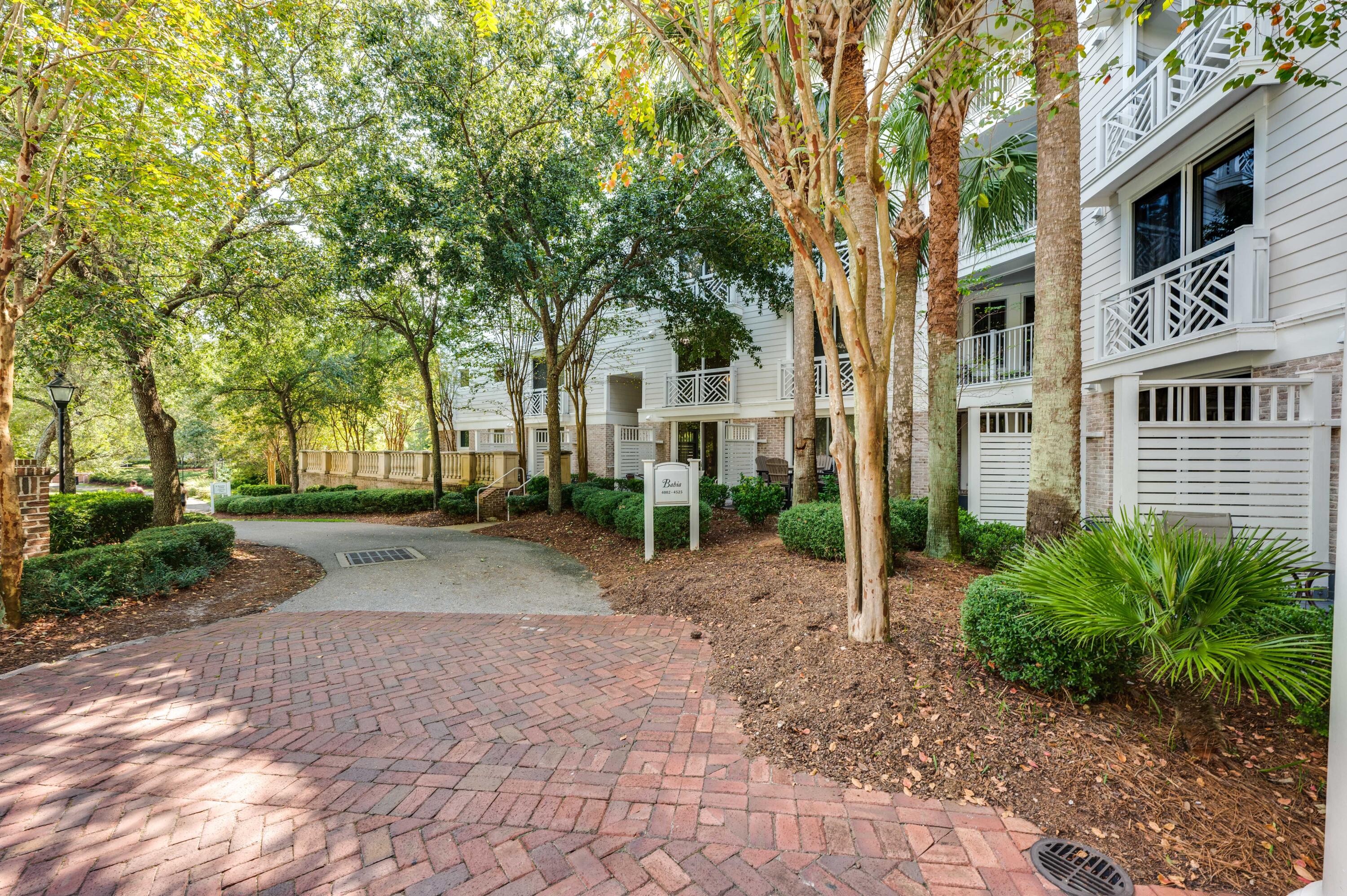 BAHIA CONDO - Residential