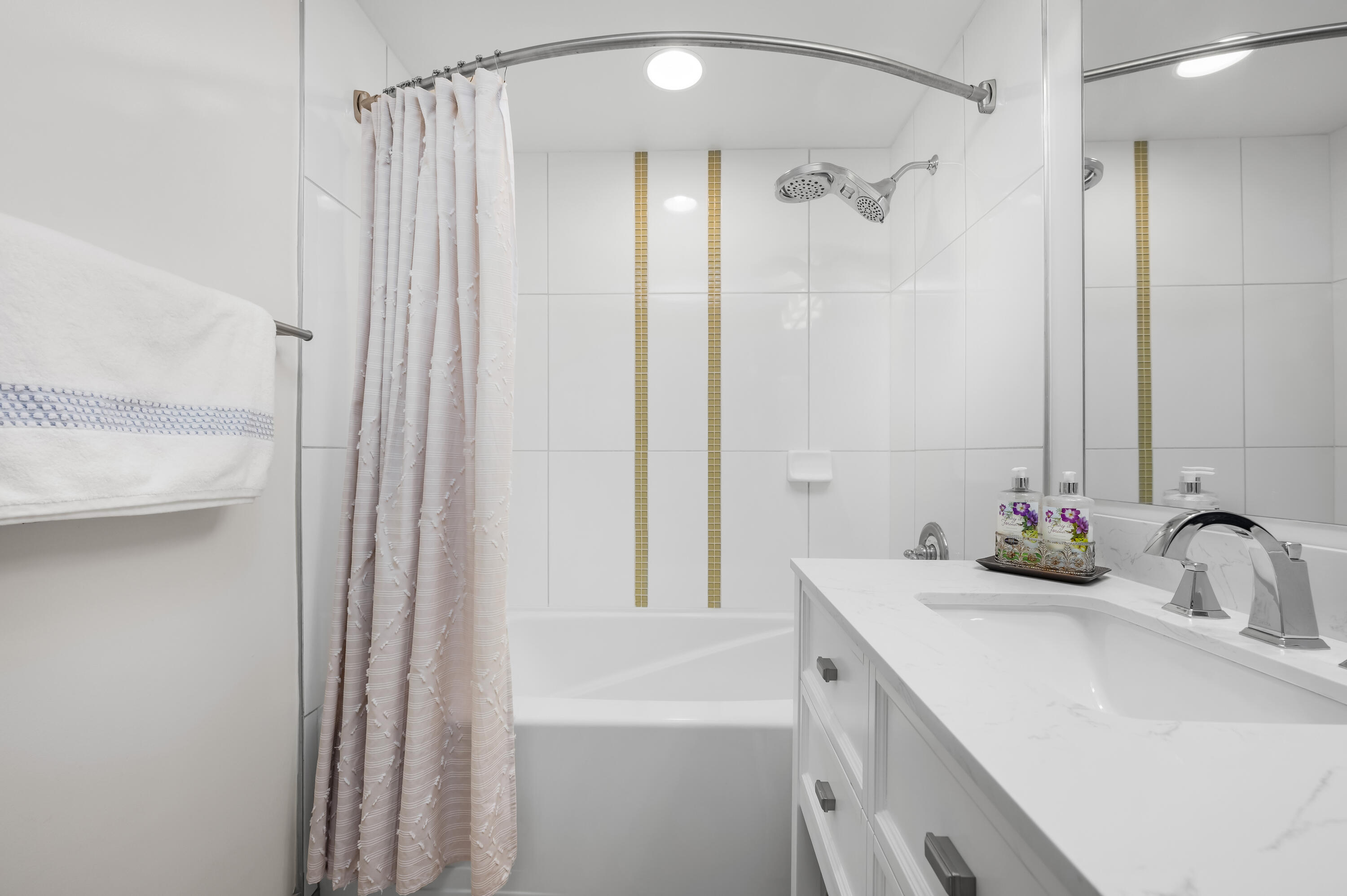 BAHIA CONDO - Residential