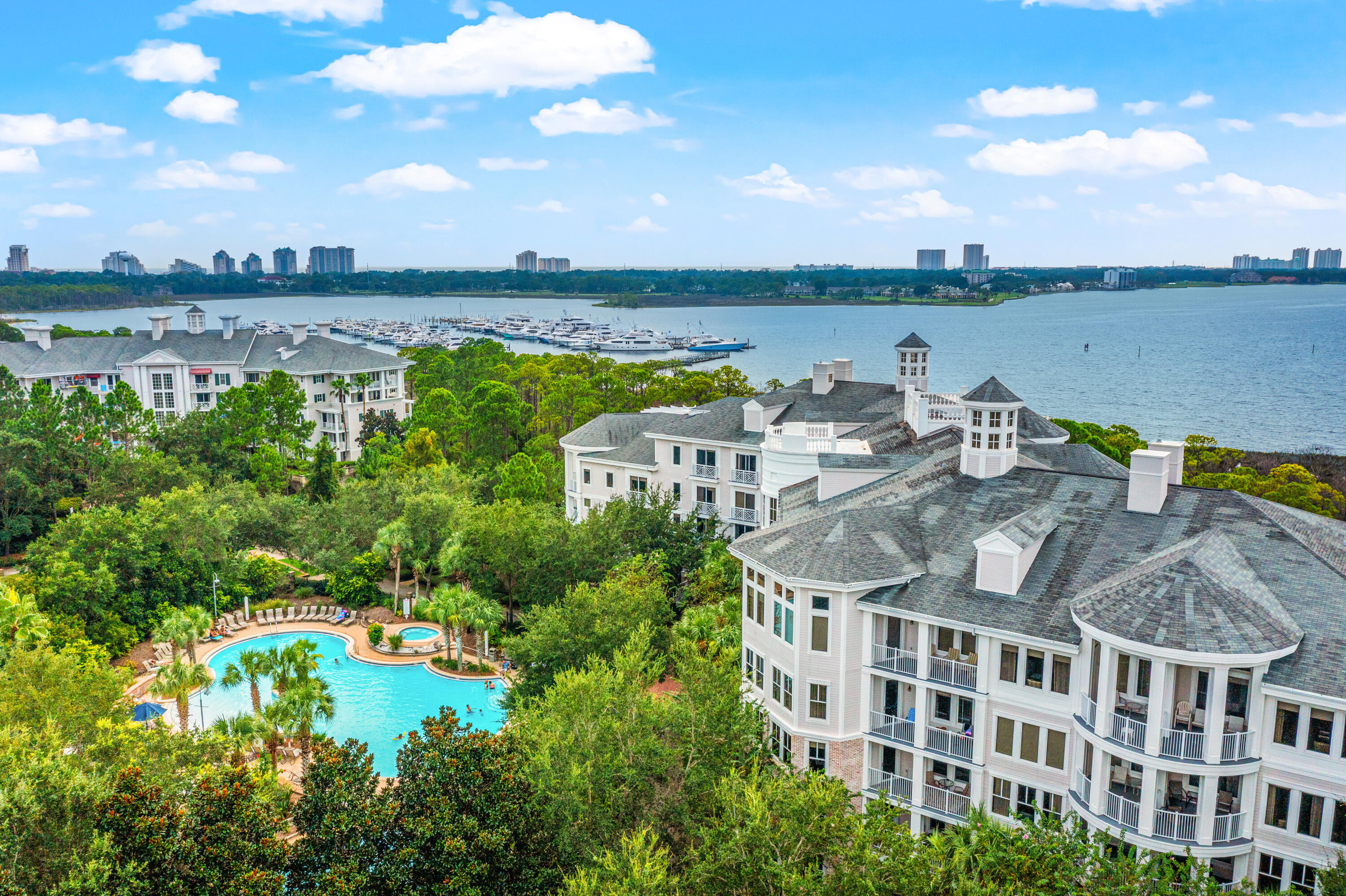 BAHIA CONDO - Residential