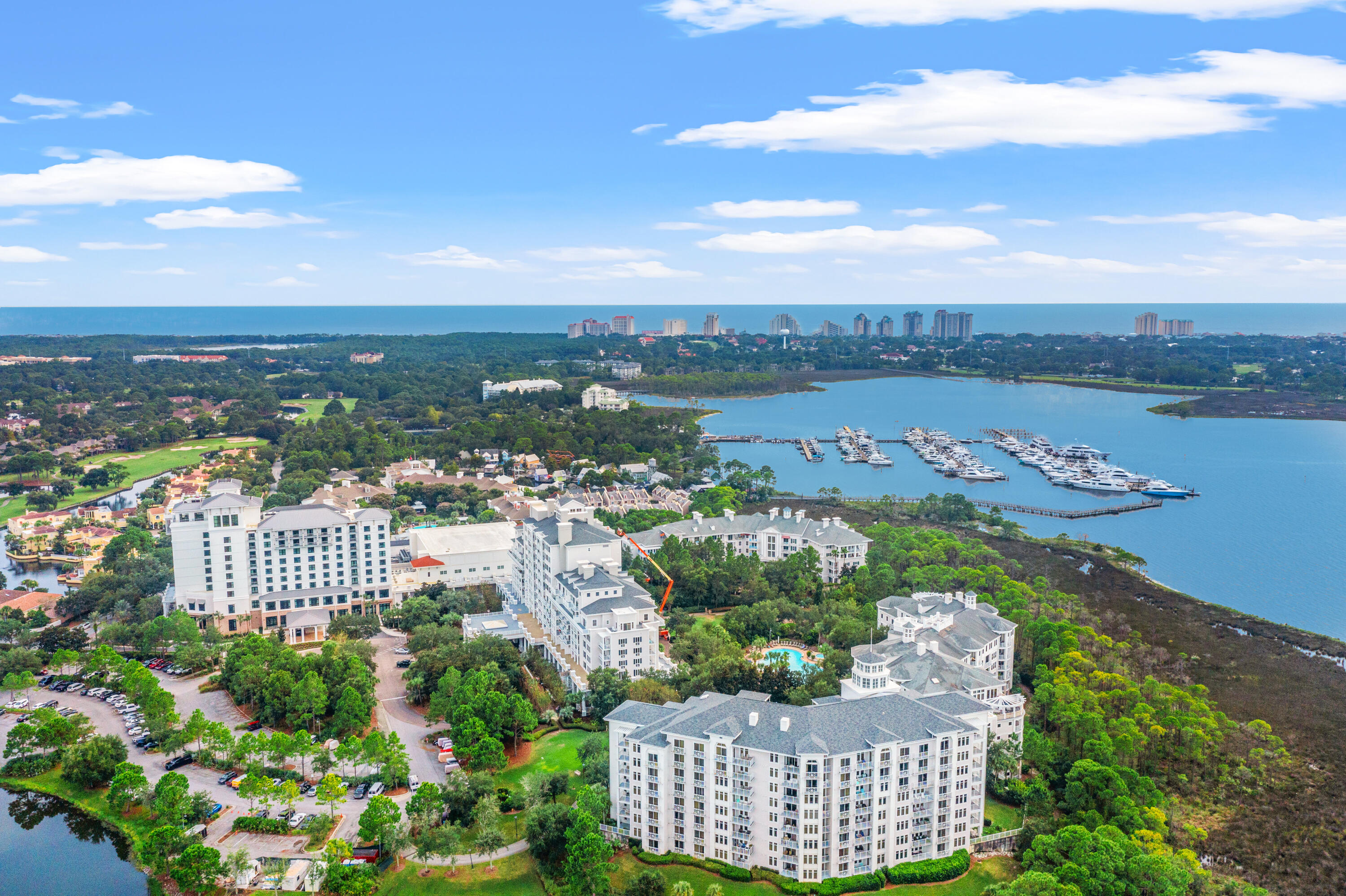 BAHIA CONDO - Residential