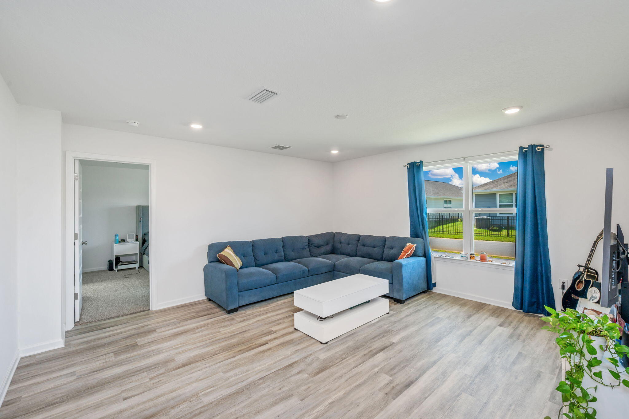RIVERWALK PH I - Residential Lease