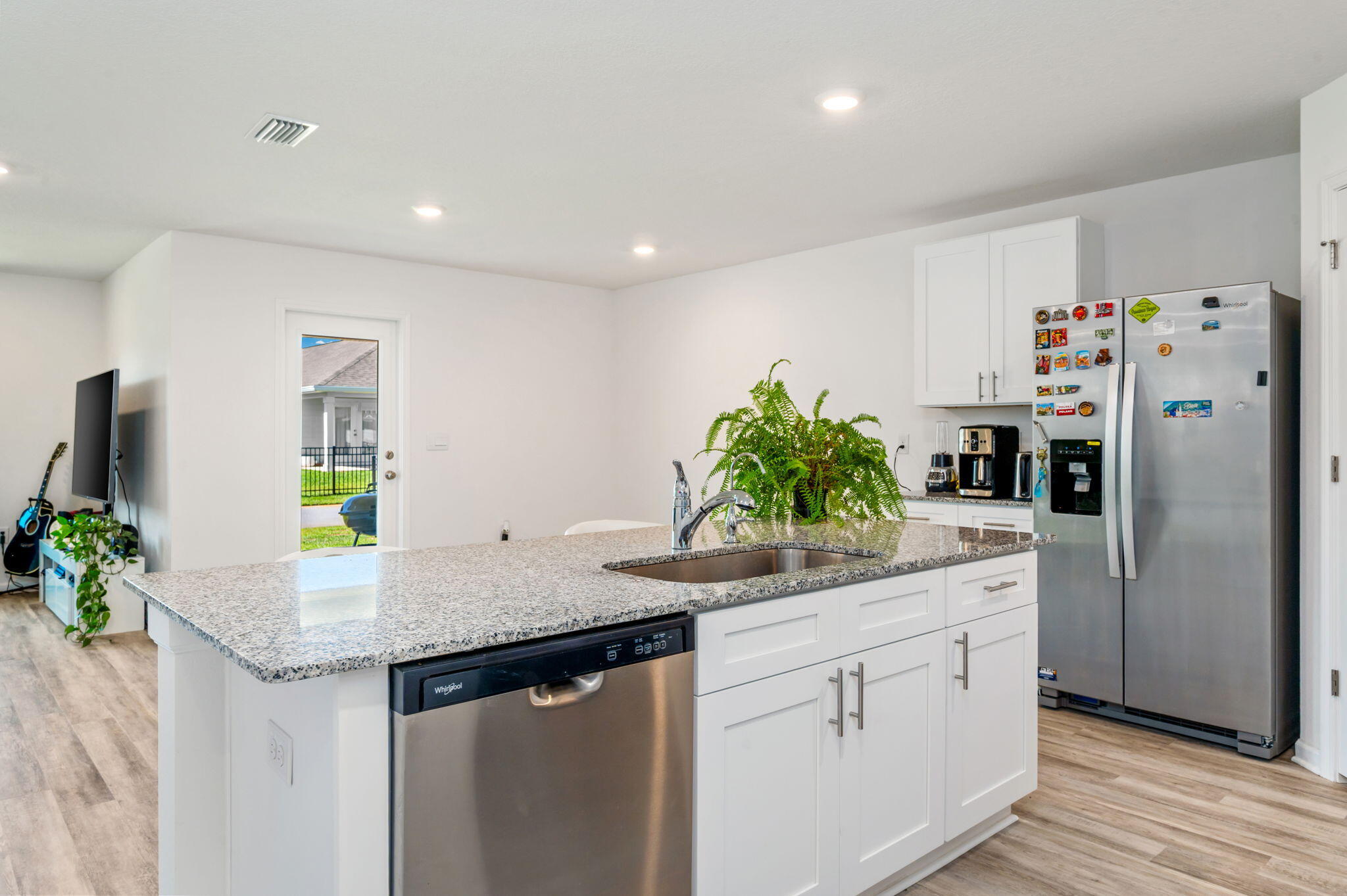 RIVERWALK PH I - Residential Lease