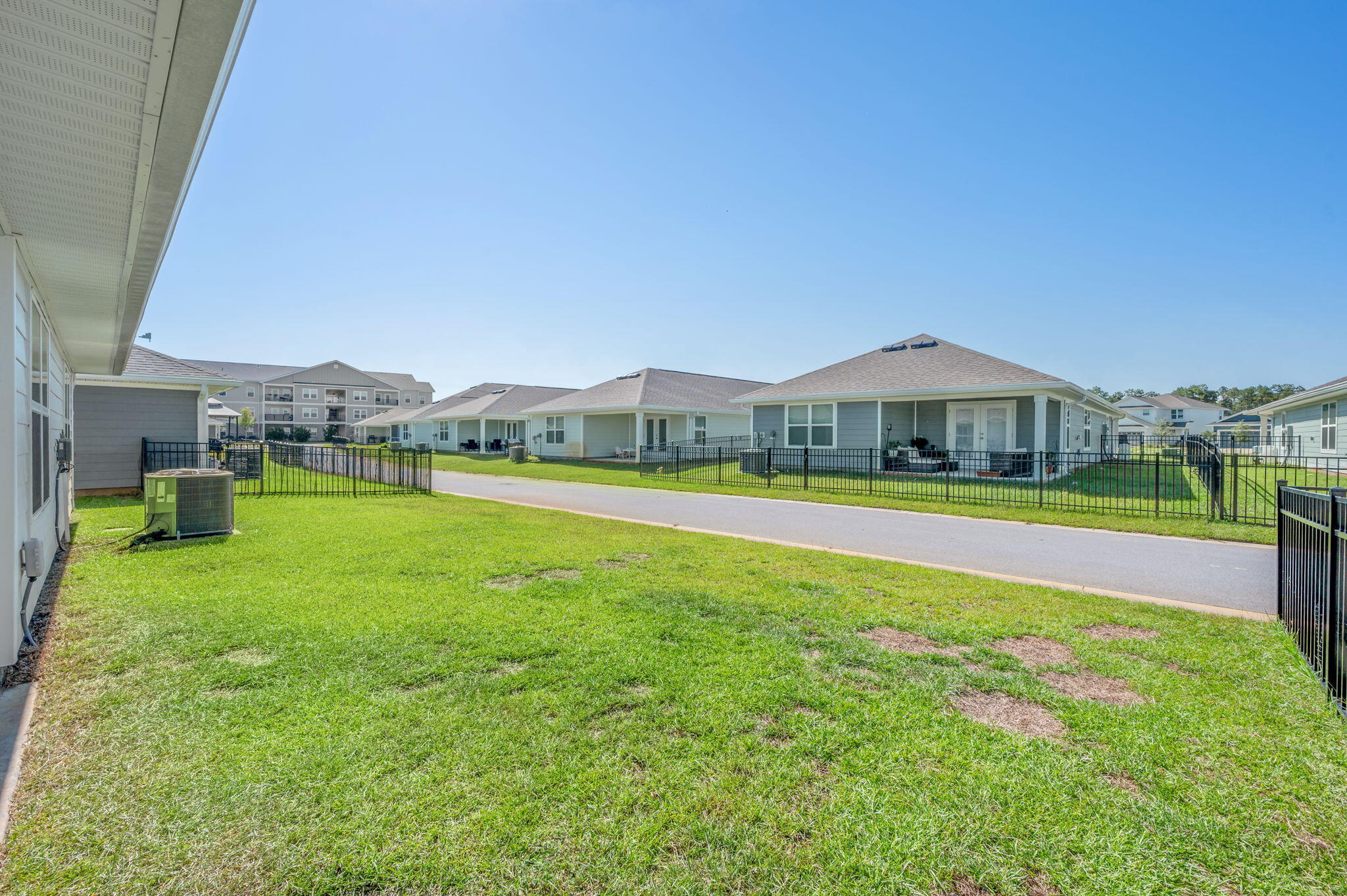 RIVERWALK PH I - Residential Lease