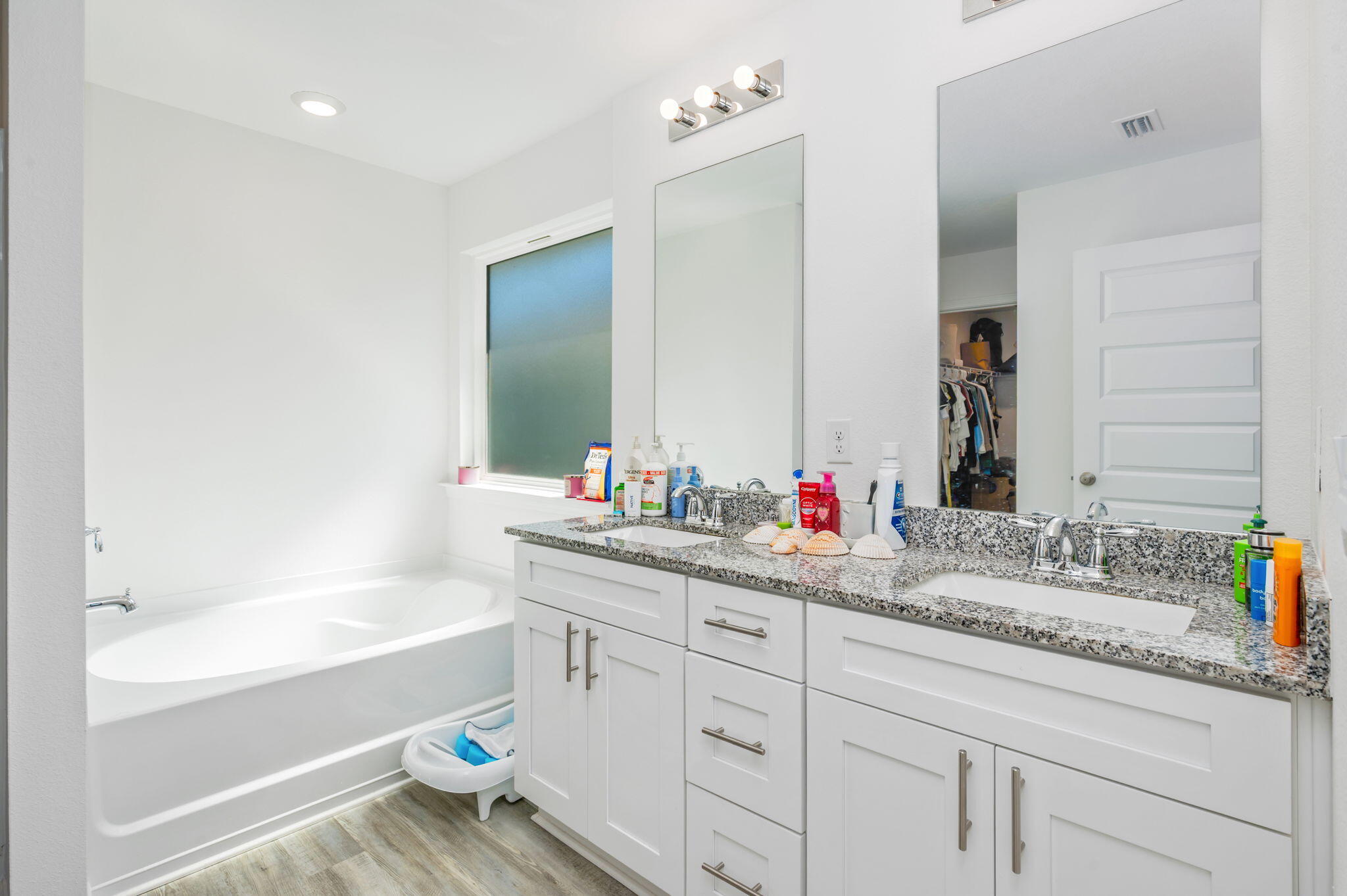 RIVERWALK PH I - Residential Lease