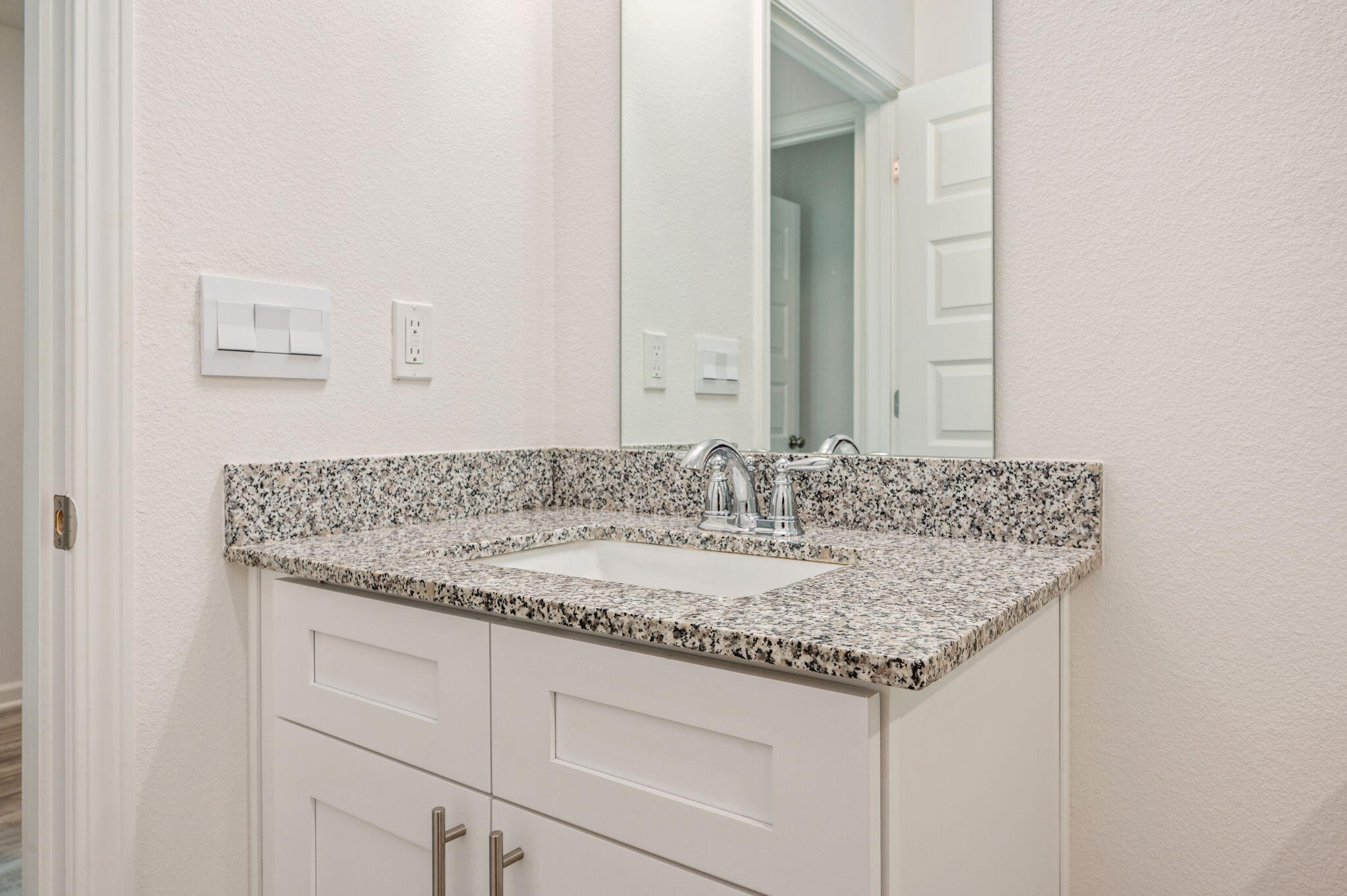 RIVERWALK PH I - Residential Lease
