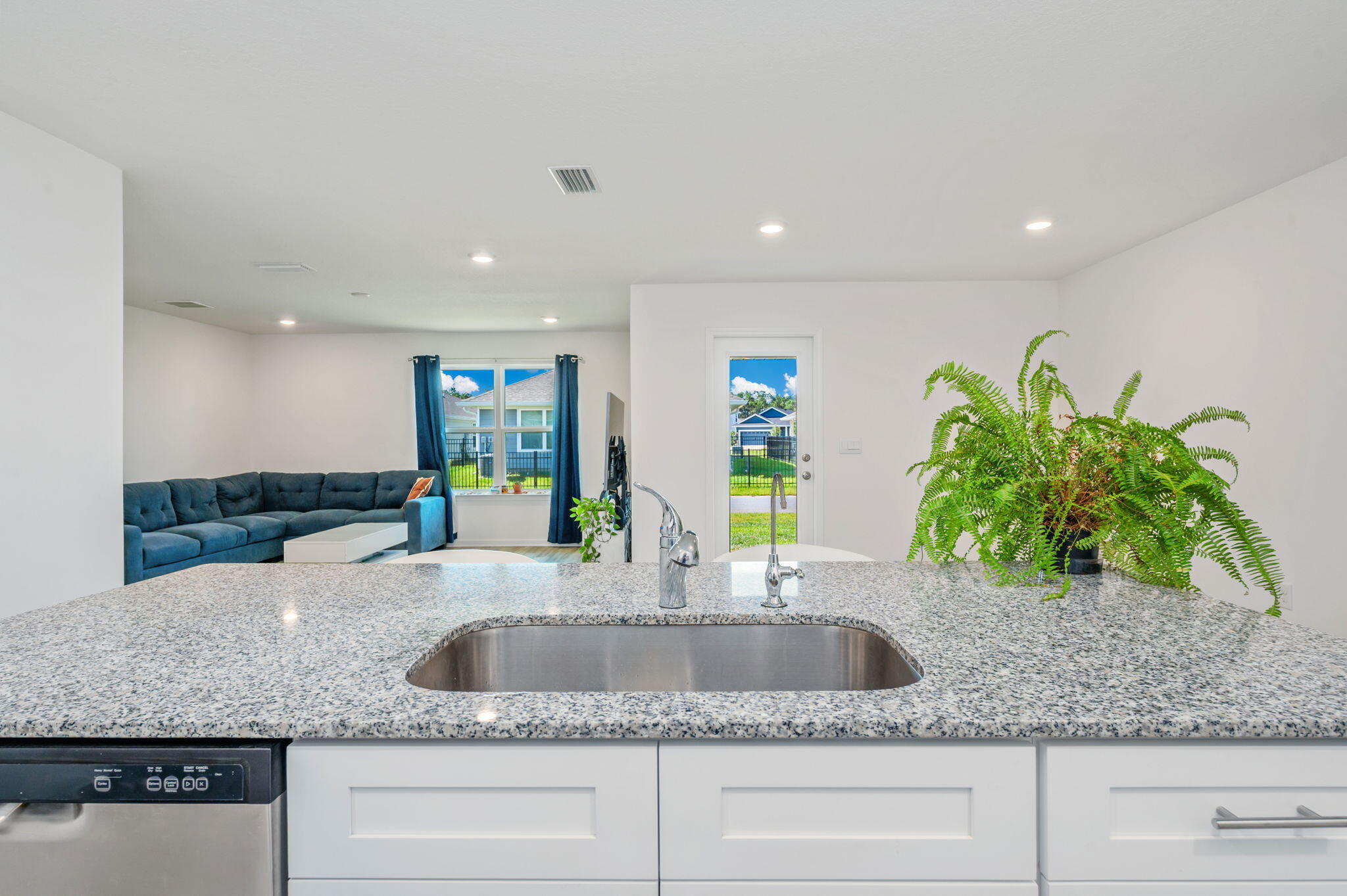 RIVERWALK PH I - Residential Lease