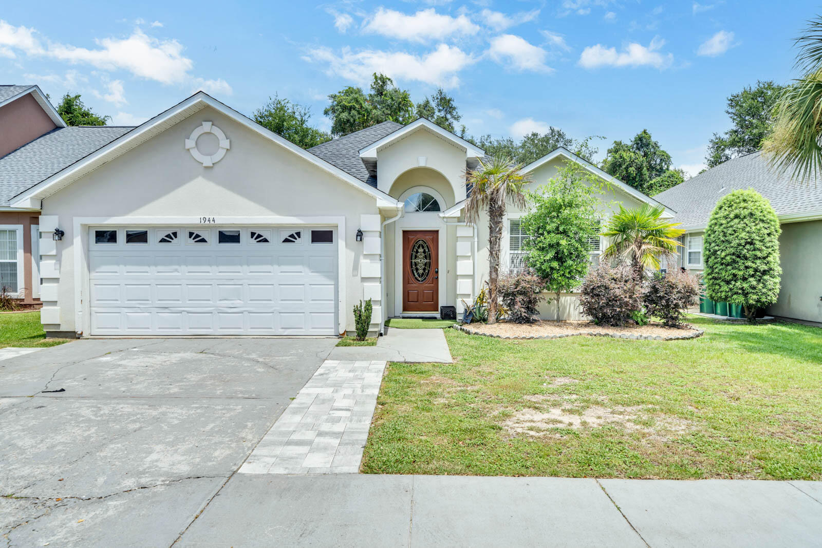 Beautiful single story home with lots of upgrades.Owner has priced this to sell!!!