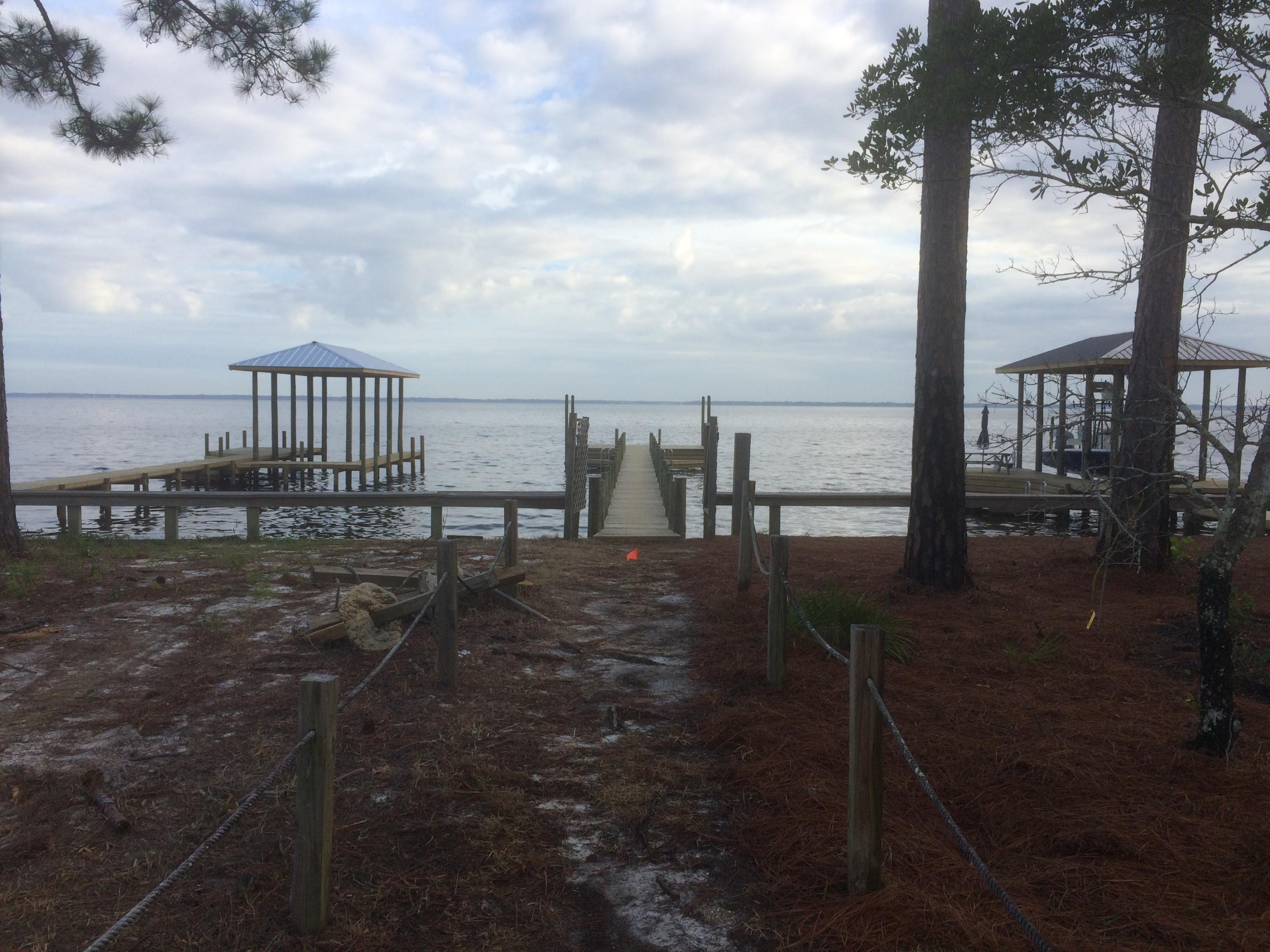 SECLUSION BAY - Land