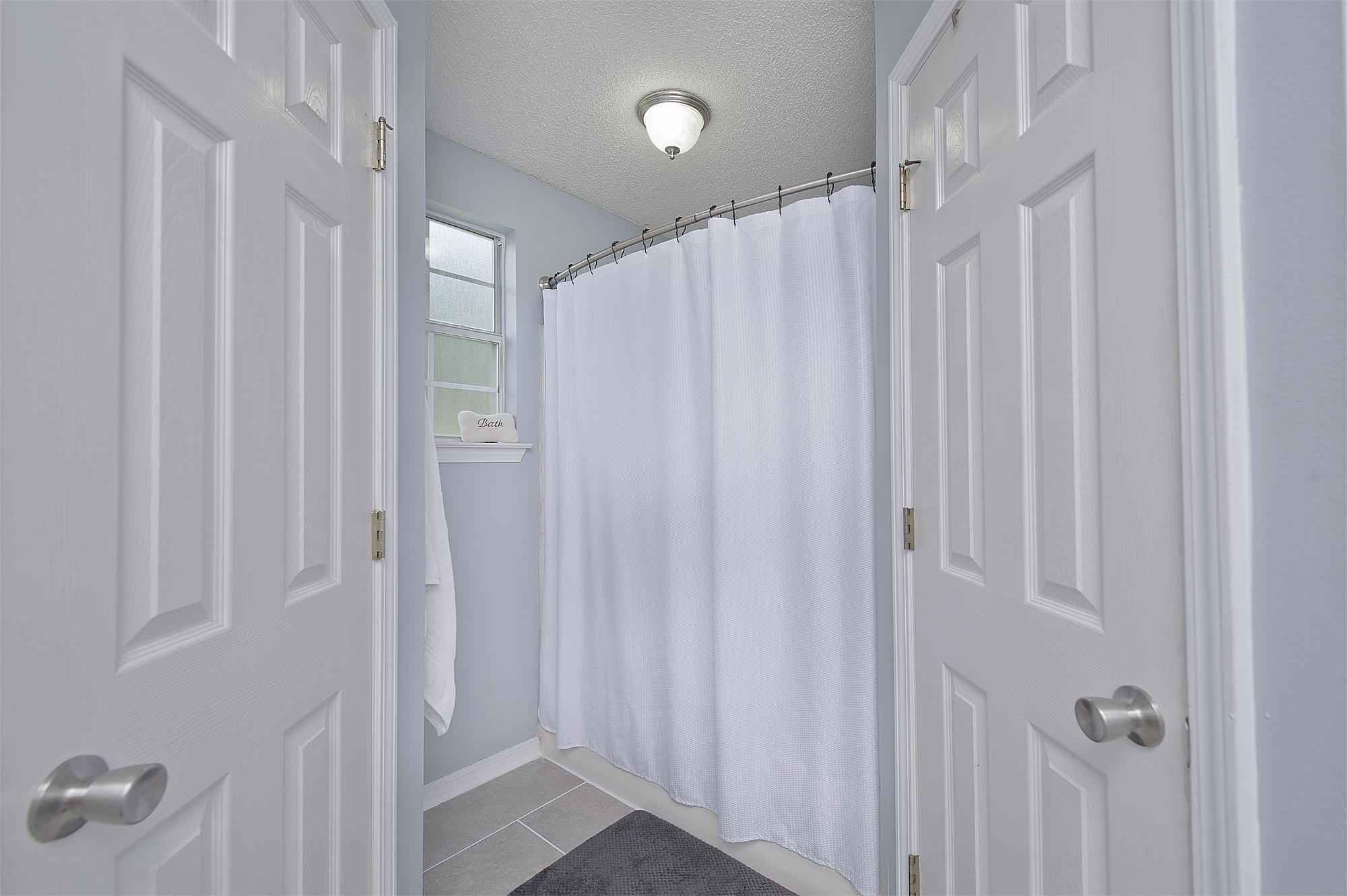 COUNTRY BREEZE EAST - Residential