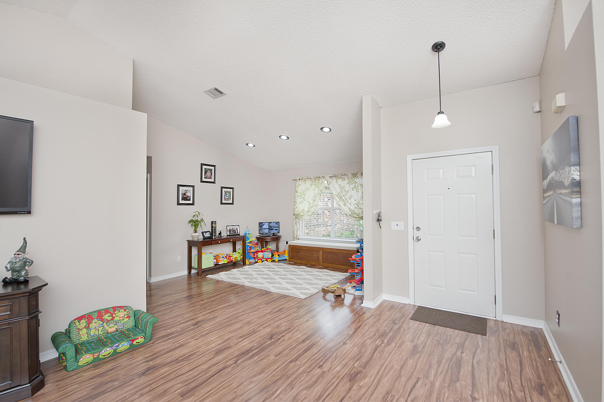 COUNTRY BREEZE EAST - Residential