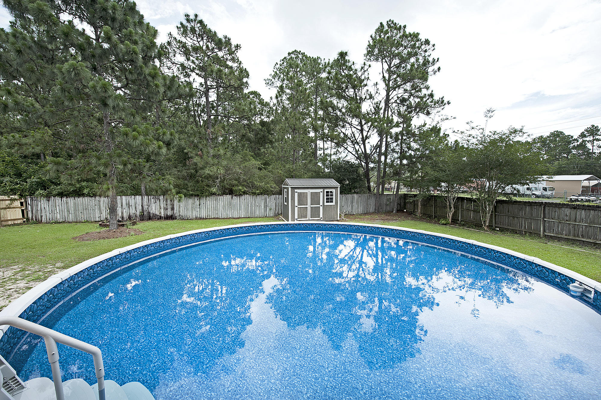 COUNTRY BREEZE EAST - Residential