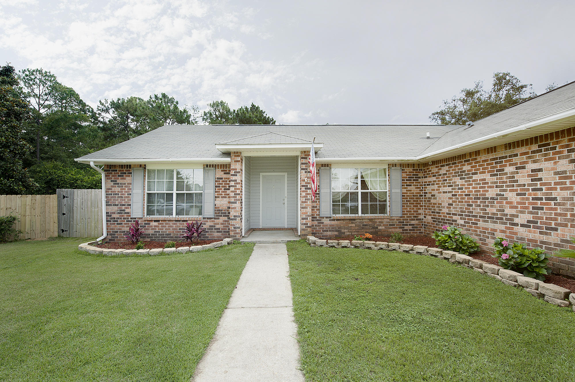 COUNTRY BREEZE EAST - Residential