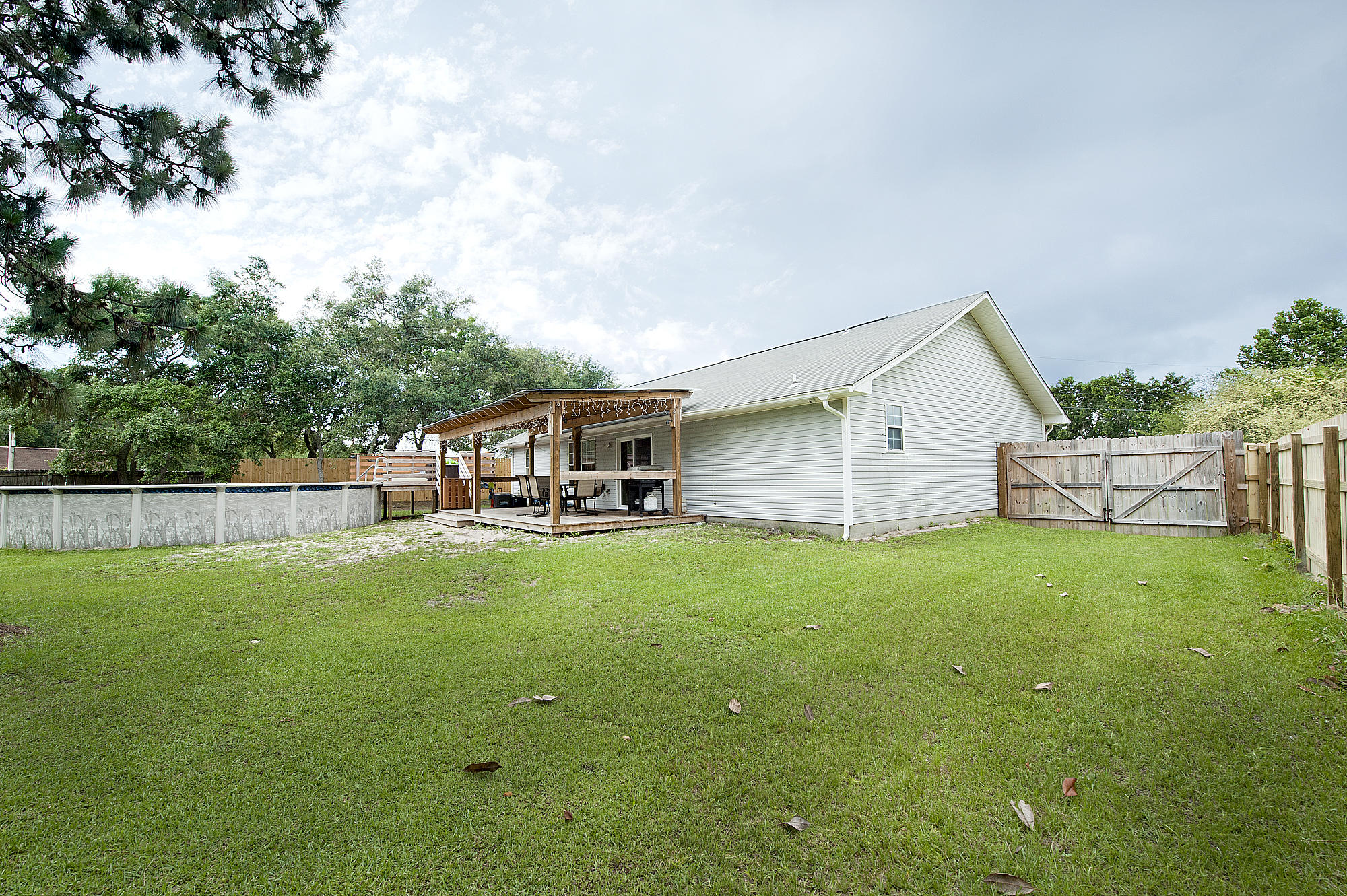 COUNTRY BREEZE EAST - Residential