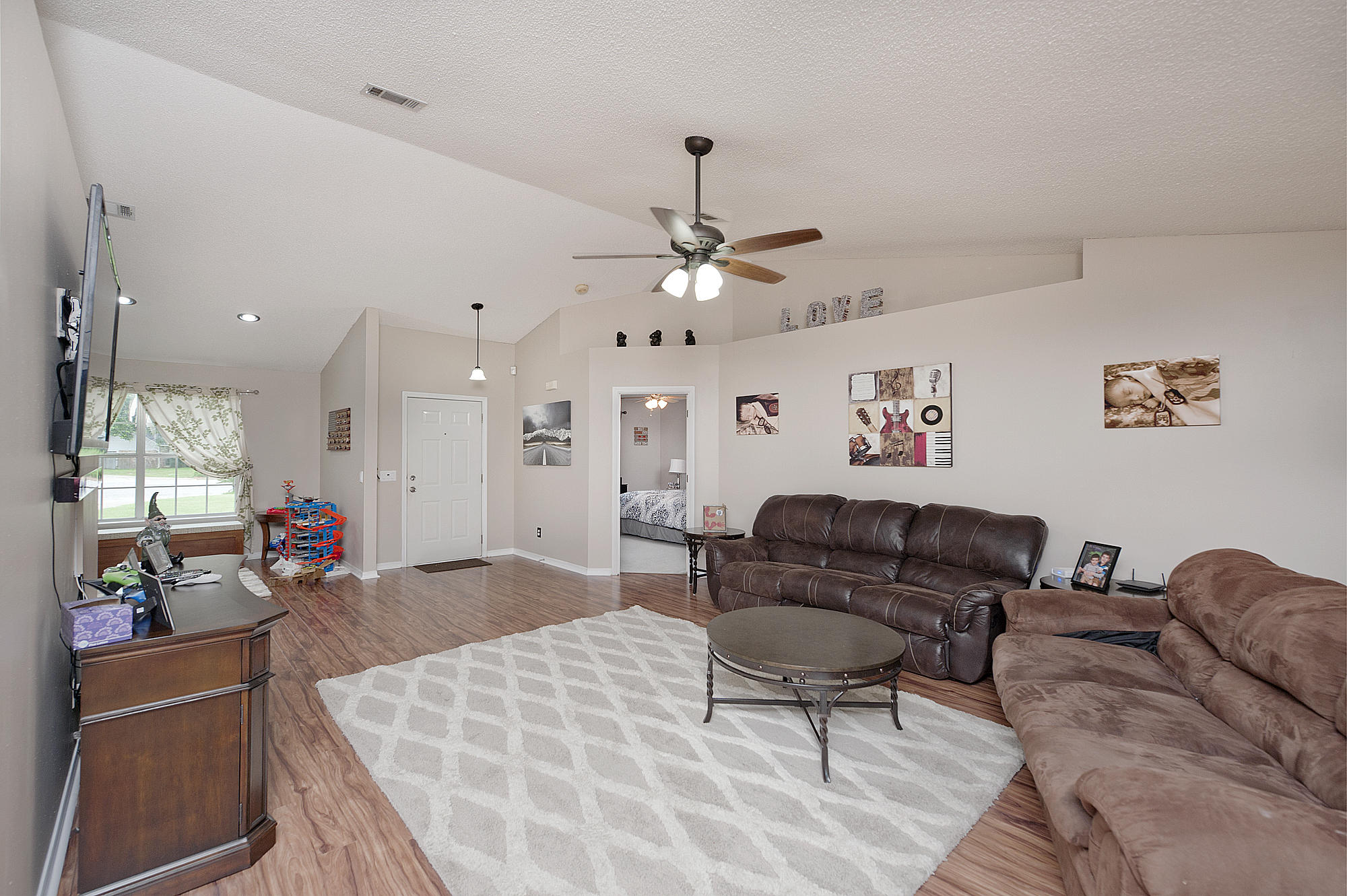 COUNTRY BREEZE EAST - Residential