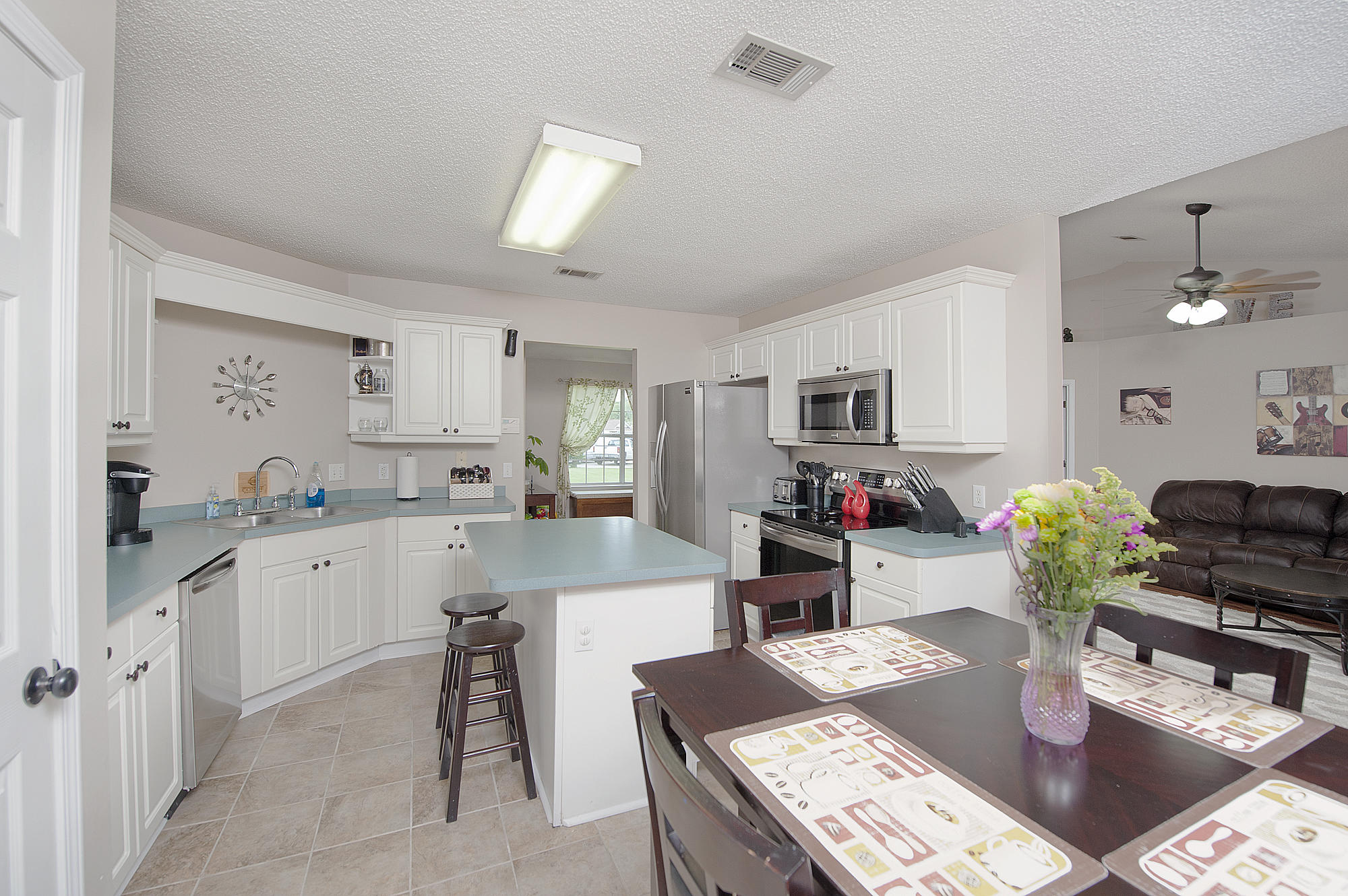 COUNTRY BREEZE EAST - Residential