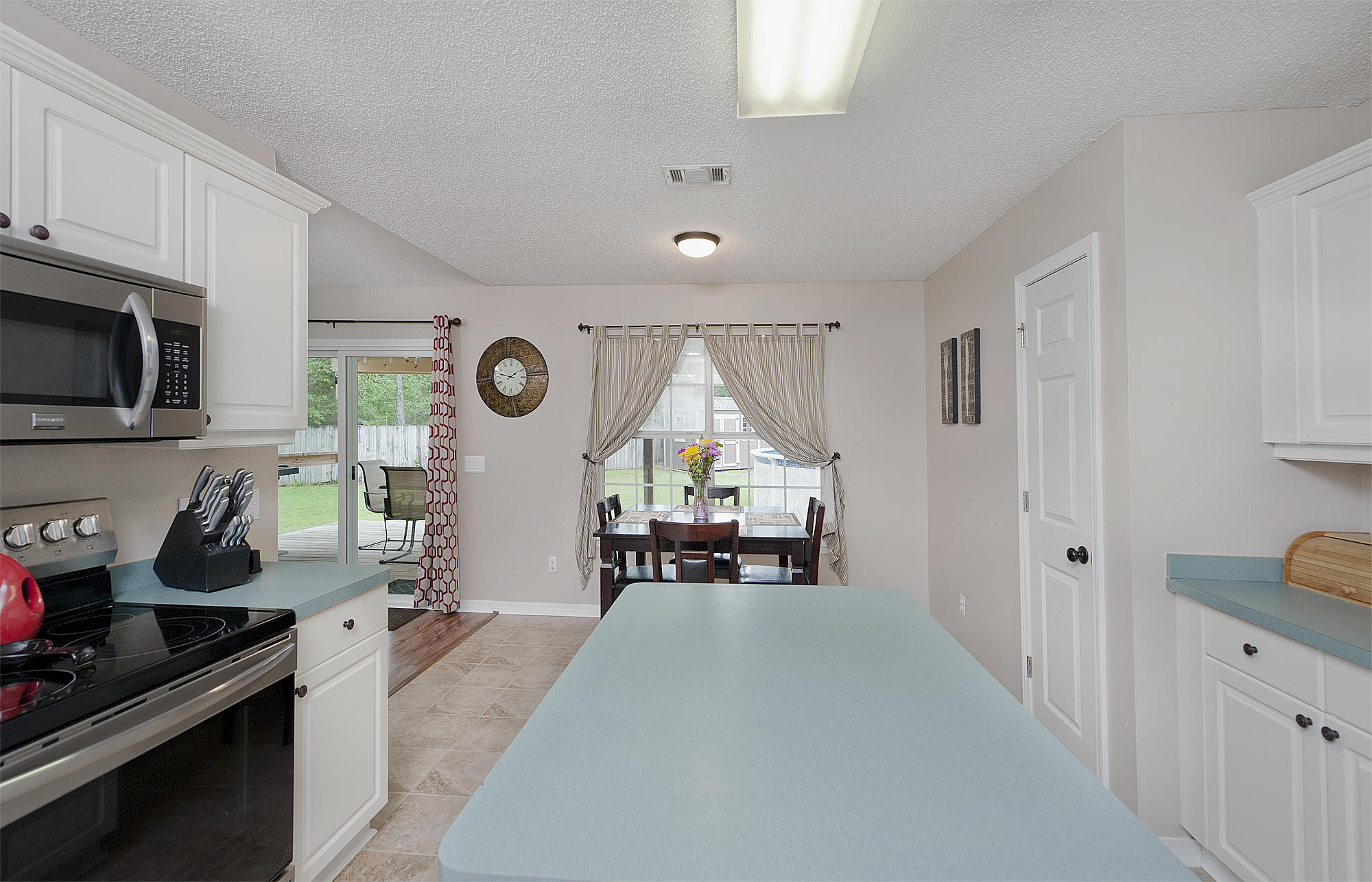 COUNTRY BREEZE EAST - Residential