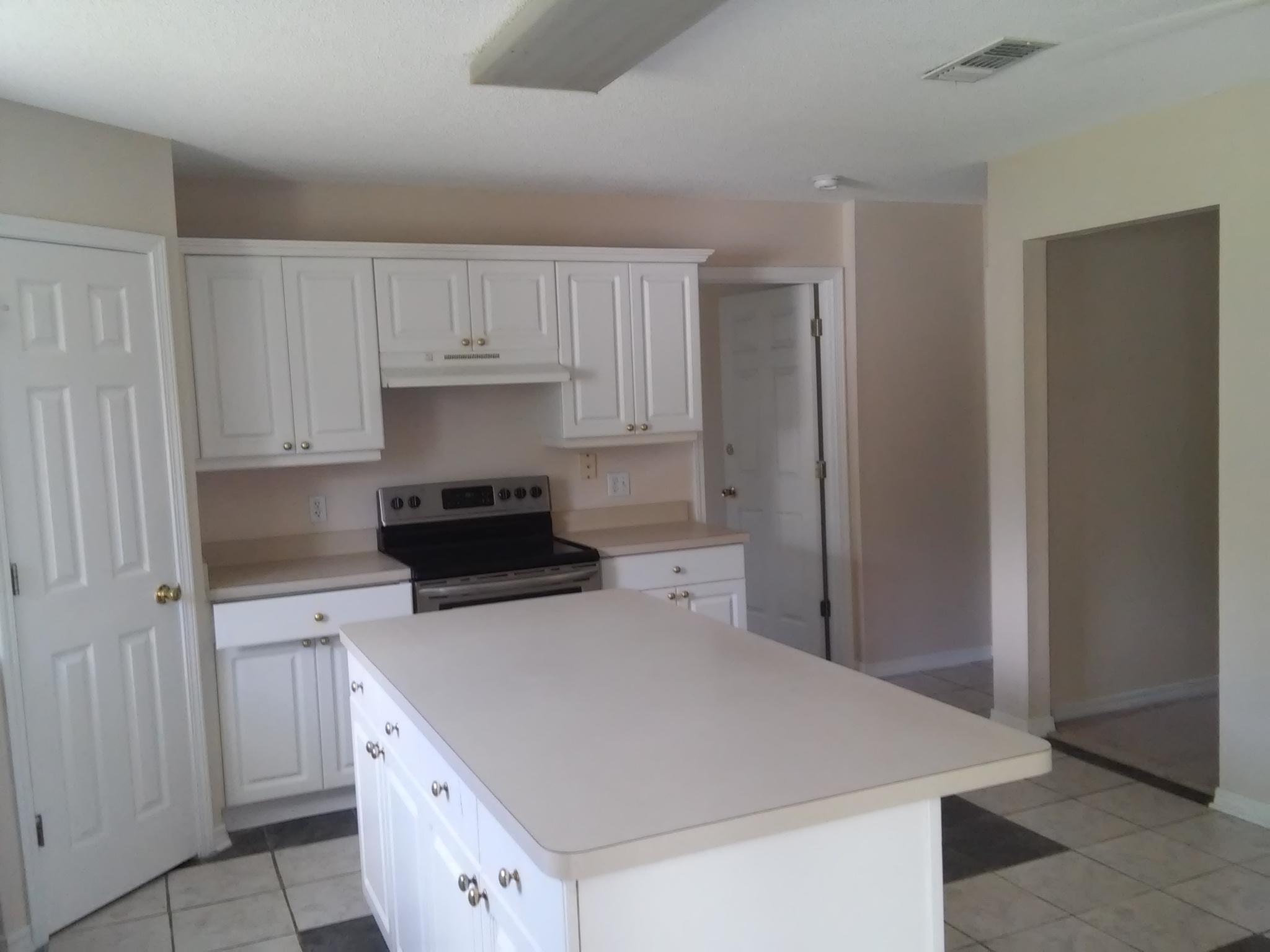 COUNTRY BREEZE EAST - Residential