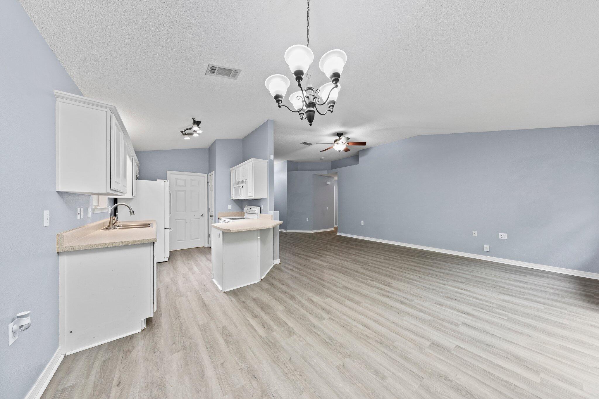 LAKEWOOD MANOR 1 - Residential