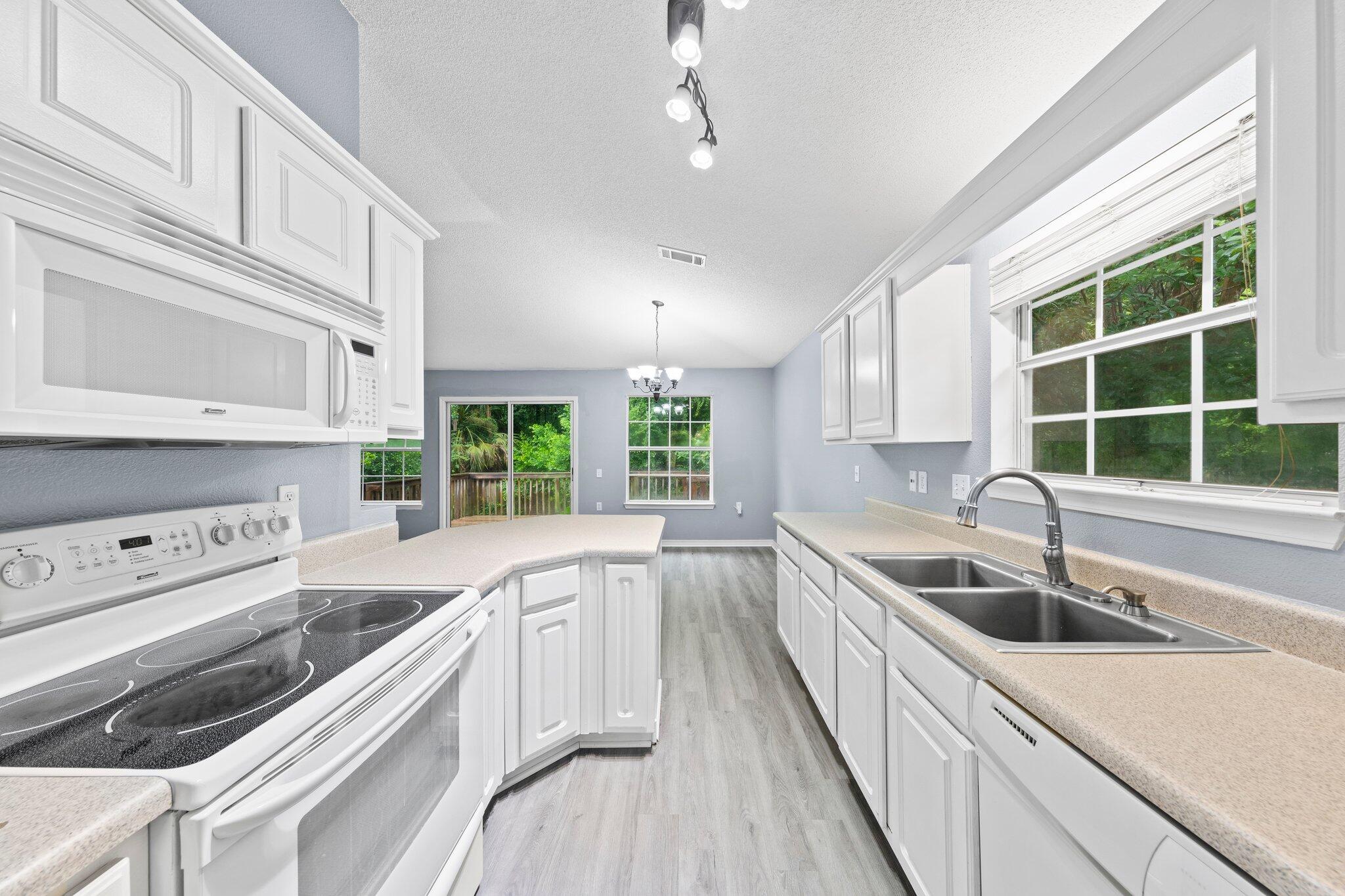 LAKEWOOD MANOR 1 - Residential