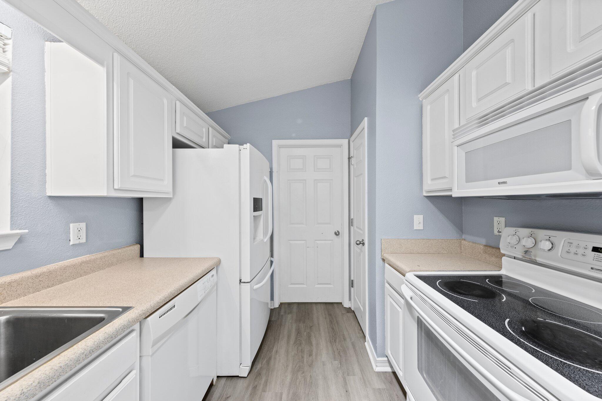 LAKEWOOD MANOR 1 - Residential