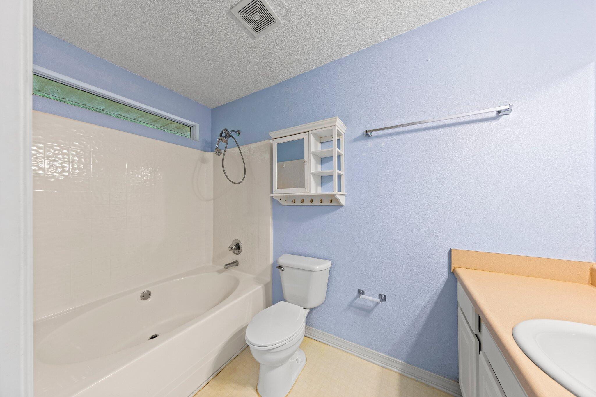 LAKEWOOD MANOR 1 - Residential