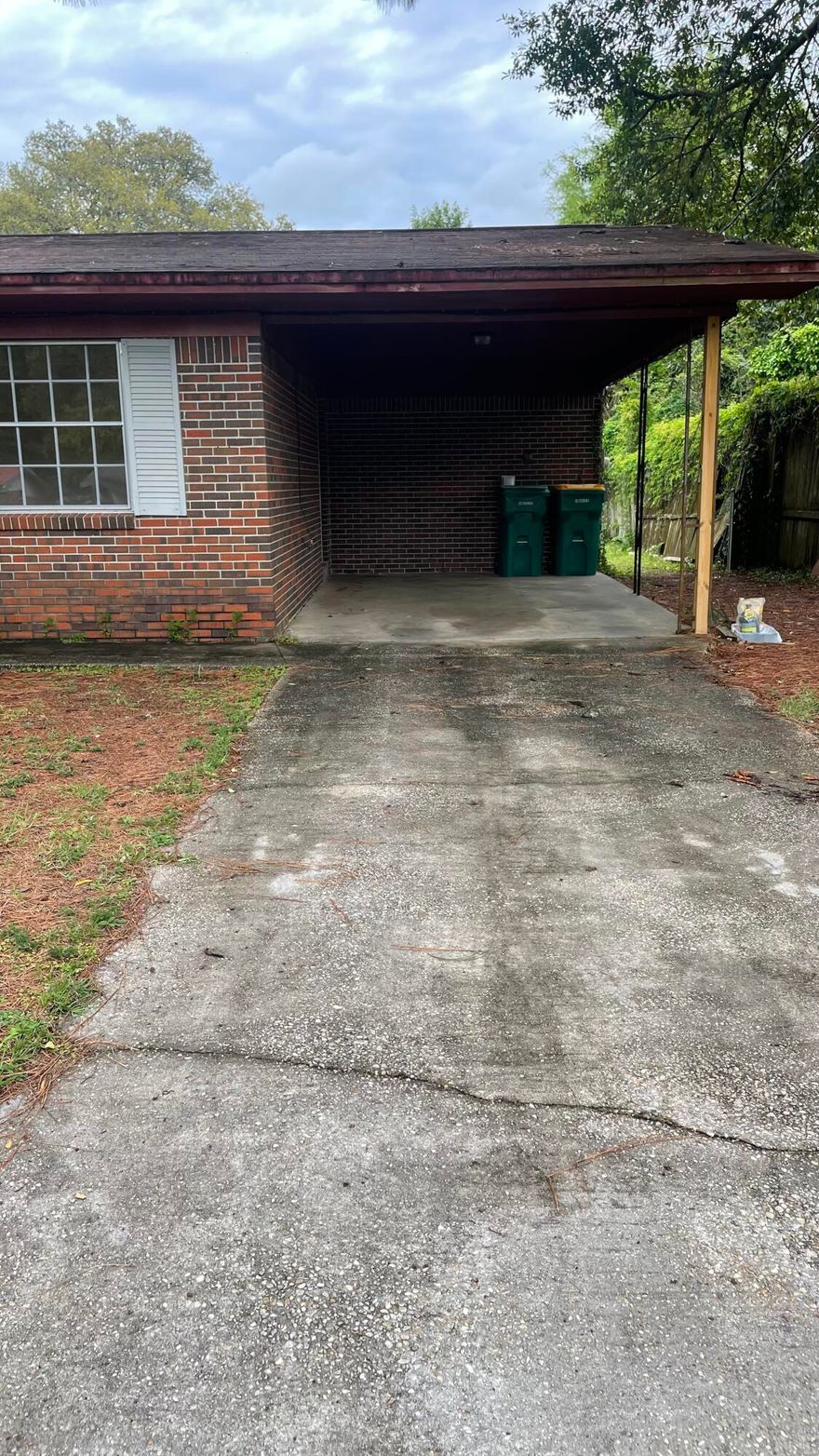 An Investor special in a great neighborhood! If you're looking for your next flip this is the one. Spacious front and back yard. Home is being sold as-is.