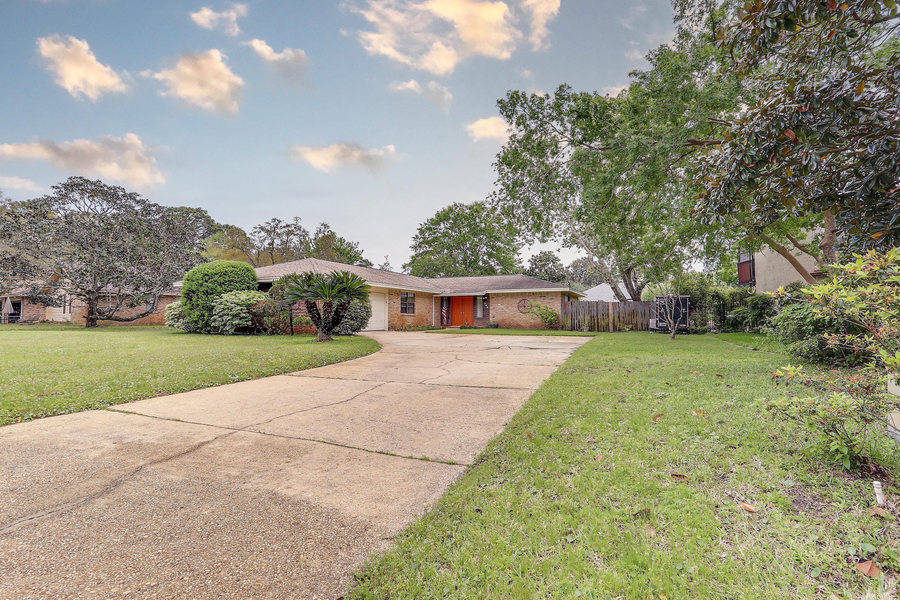 RAINTREE ESTATES - Residential