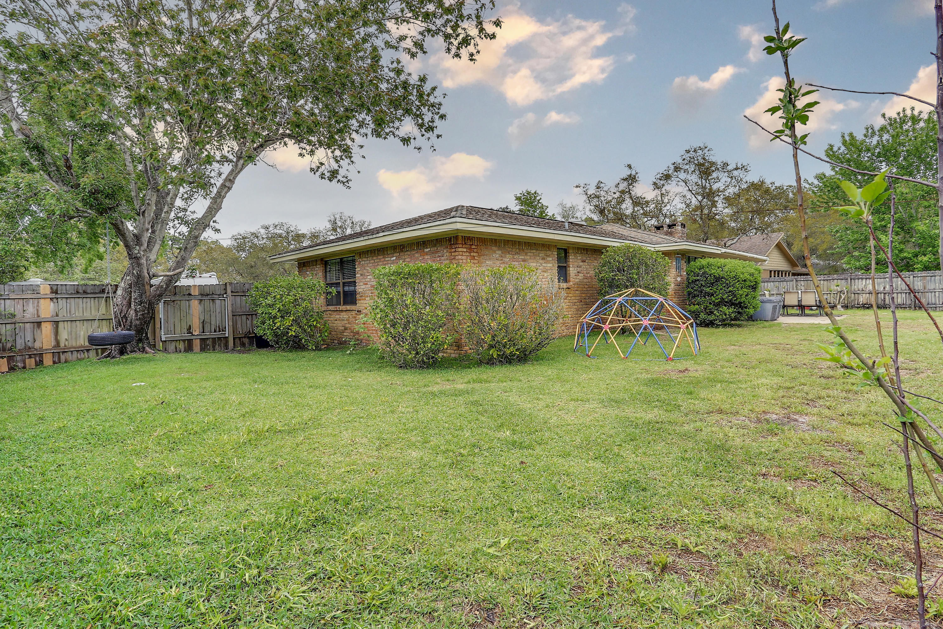 RAINTREE ESTATES - Residential