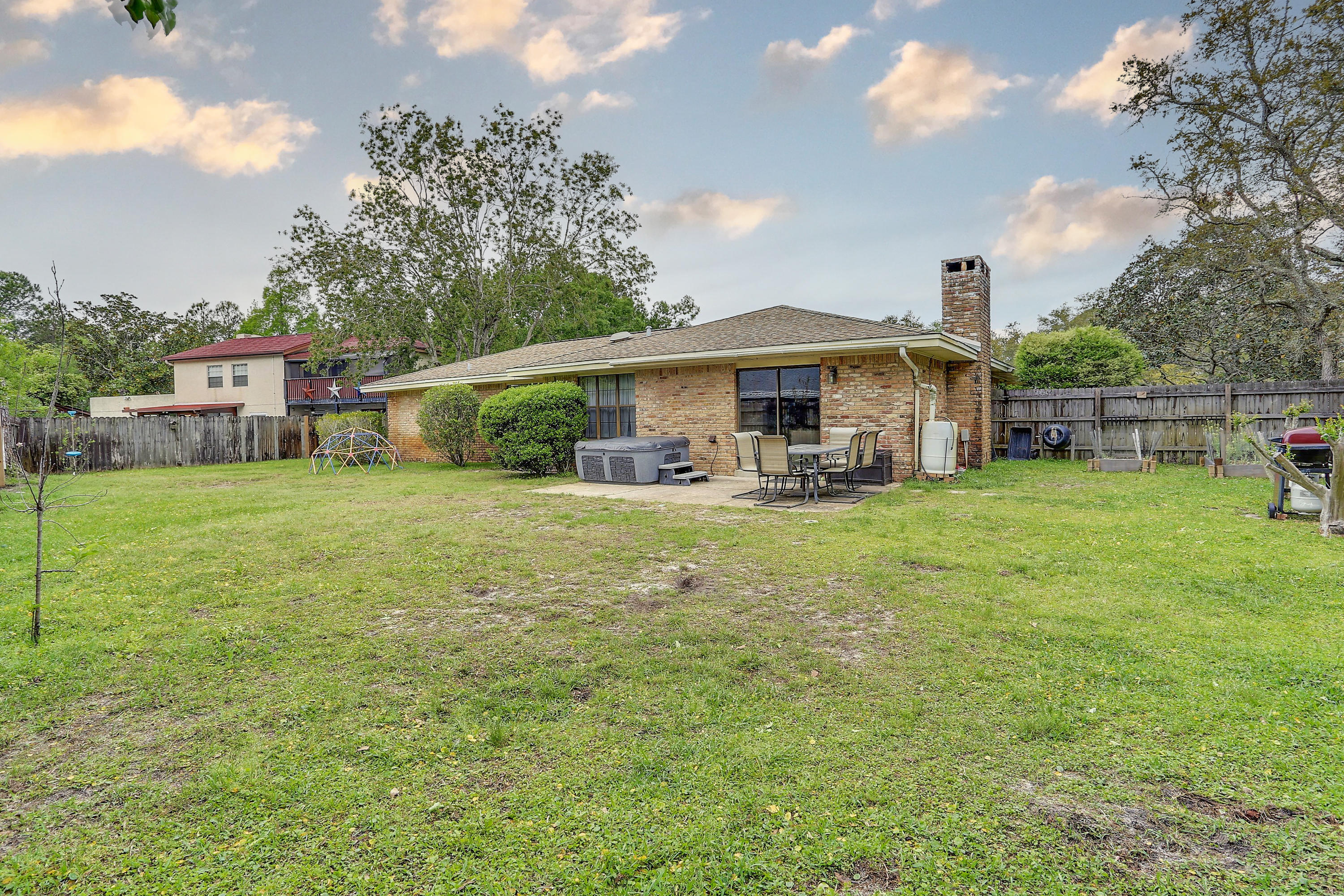 RAINTREE ESTATES - Residential