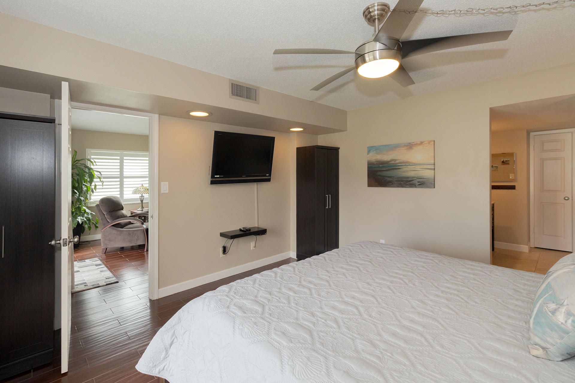 EL MATADOR CONDO - Residential